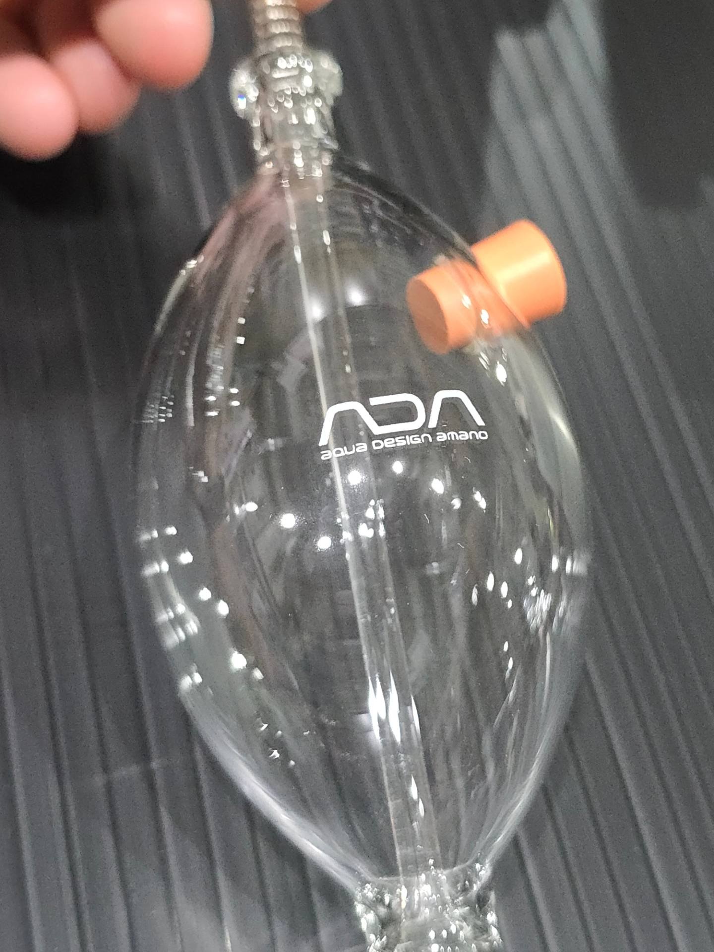 ADA APグラス 入荷しました！✨️ フィッシュフードAPを魚たちに与える
