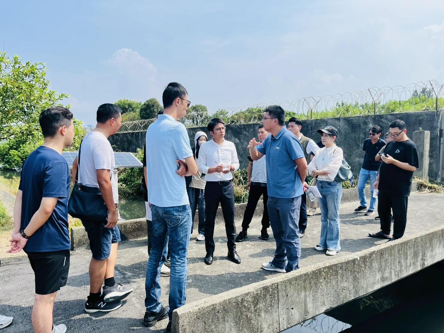 新竹市北區劉康彥（小白） - 流經中寮里的「港北溝支線」日前發生長輩不慎跌落溝內往生的憾事，從中寮里-里長徐瑞龍-服務專區里長臉書得知，這竟是 ...