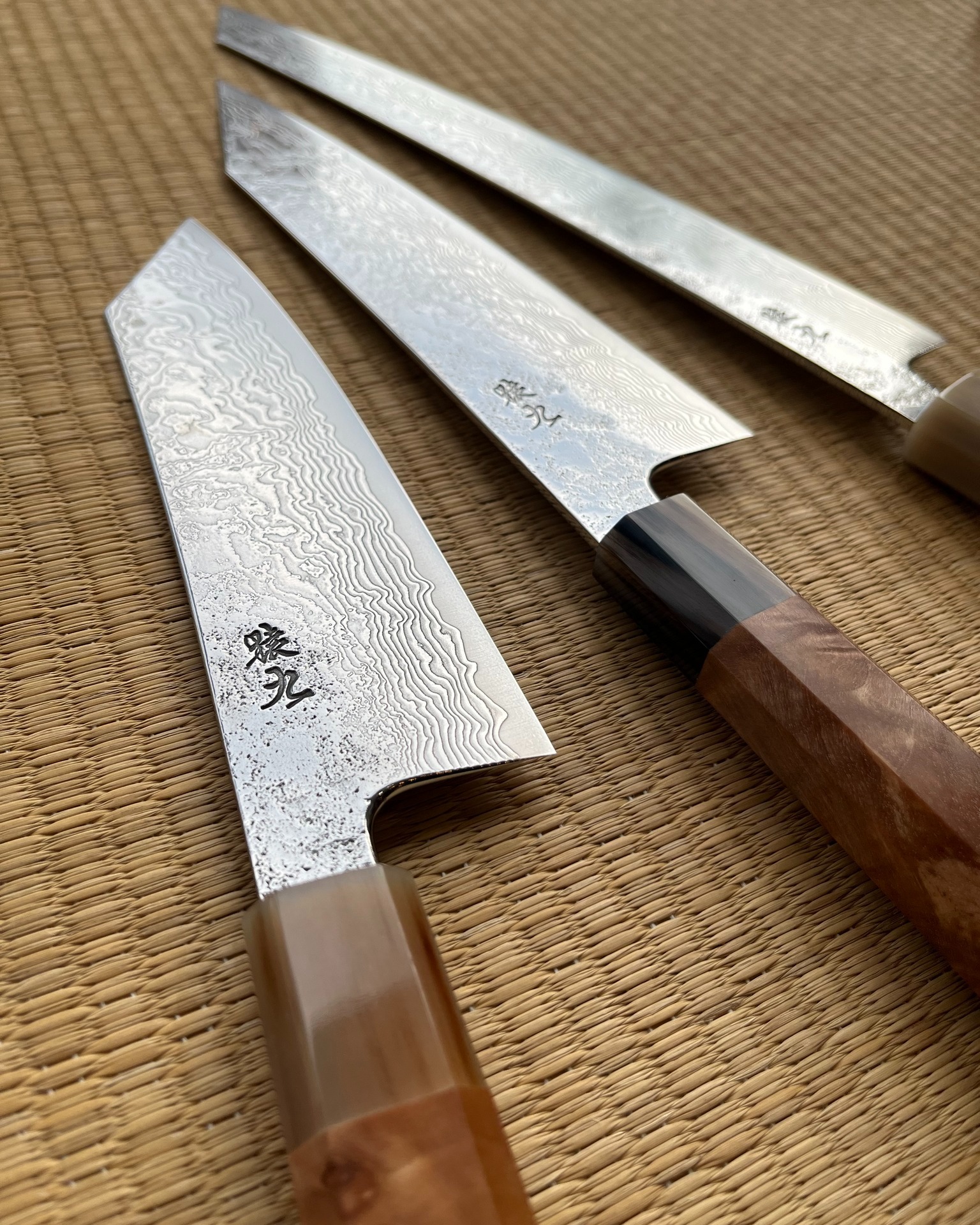 伝統工芸士 池田美和氏による青紙1号の包丁です。 筋引 270mm 剣型牛刀