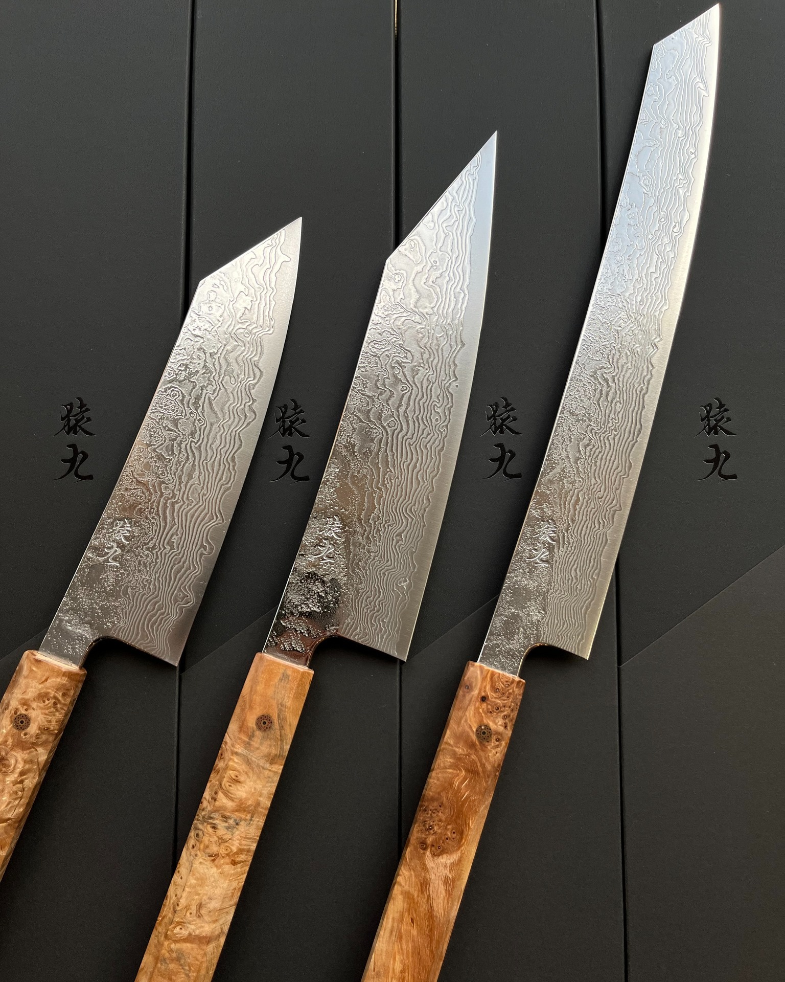 伝統工芸士 池田美和氏による青紙1号の包丁です。 筋引 270mm 剣型牛刀