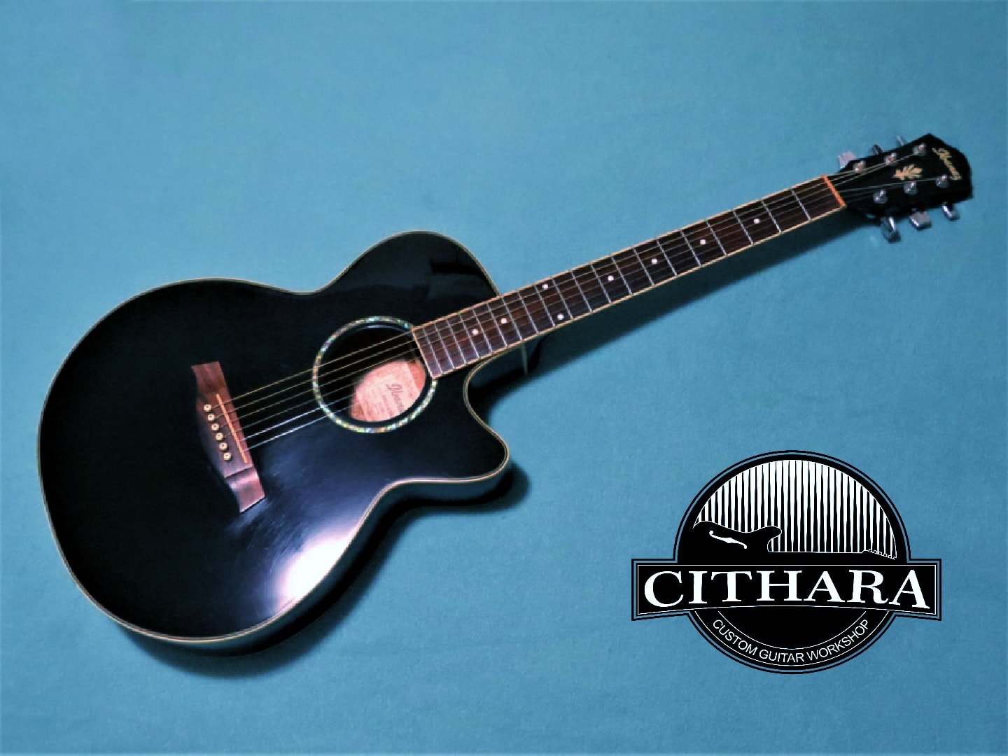 Nos visita esta... - Cithara - Custom Guitar Workshop