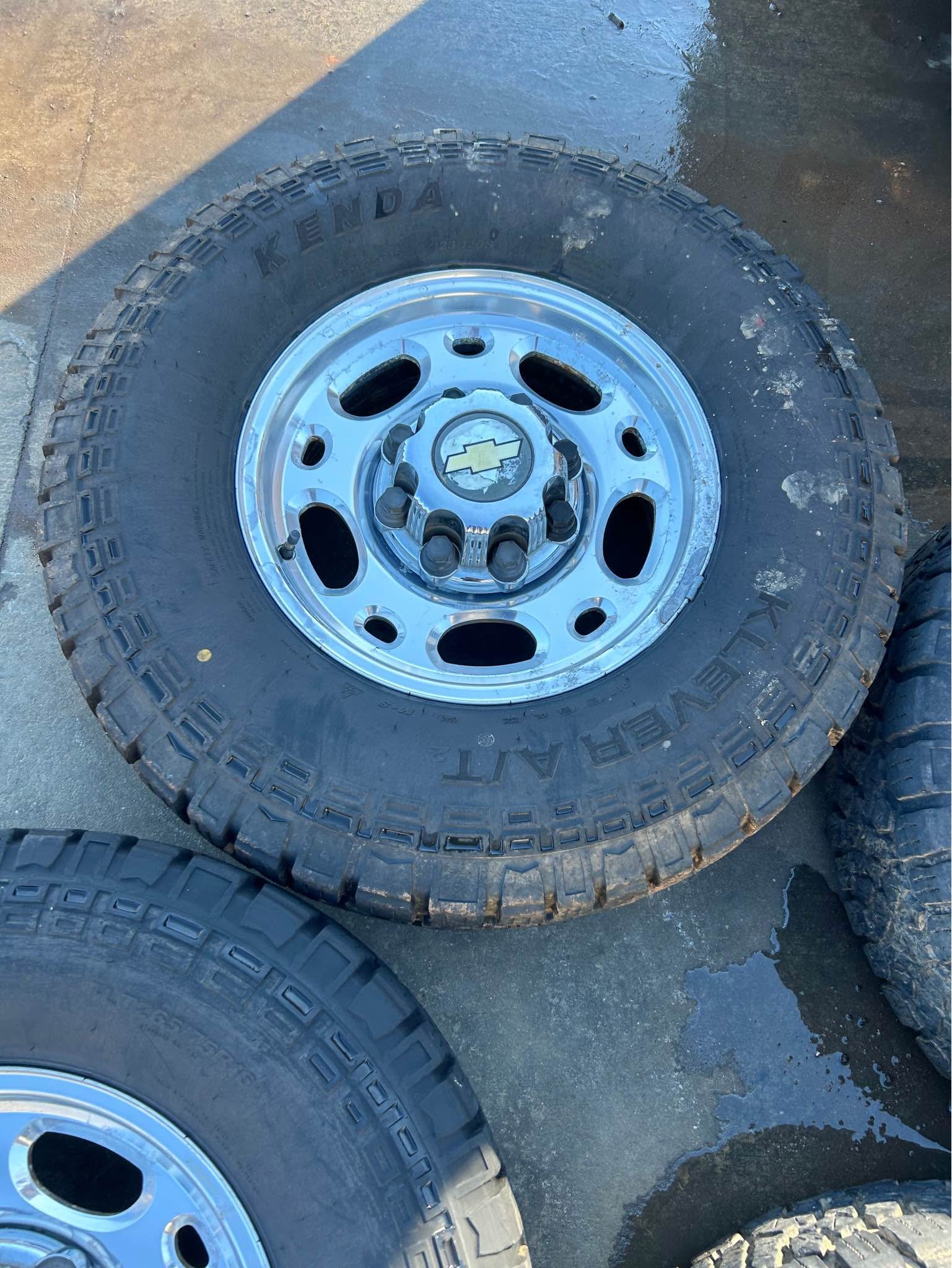 stock duramax wheels 8 lug 16s 8x6.5 - Car Wheels, Tires & Parts ...