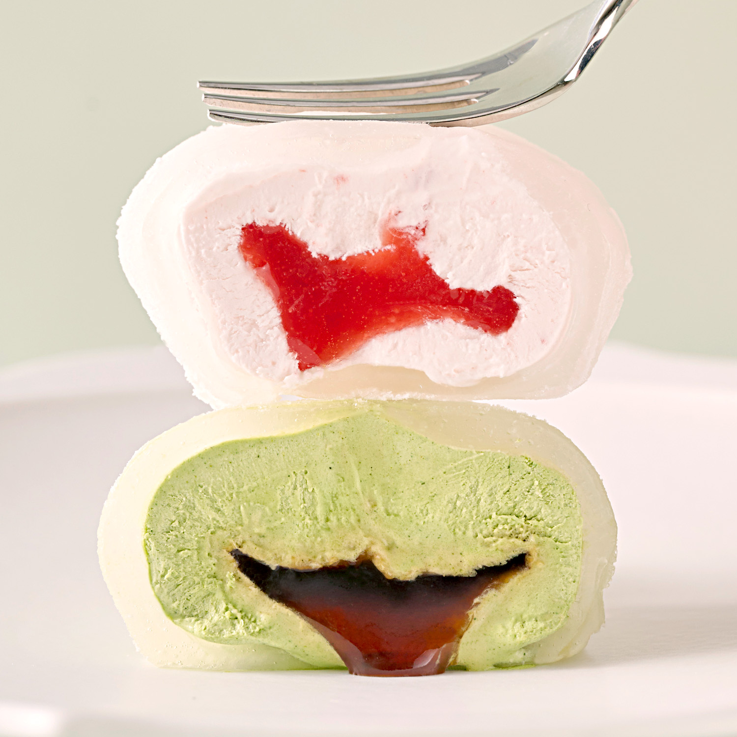 モスバーガー（MOS - どっちのもちもち派？🫶 🍓アイスドルチェ 苺
