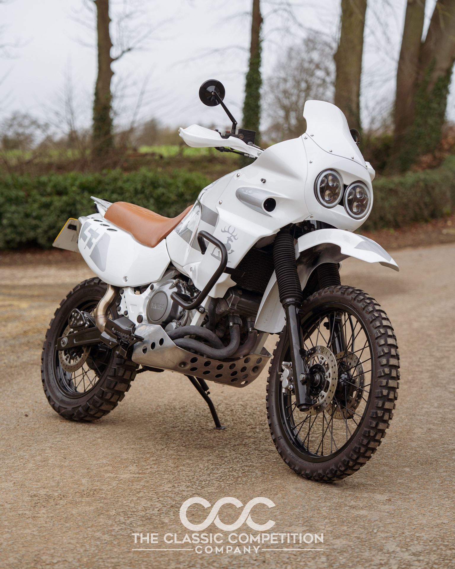 茶 904 Big tank, big presence, and made to be used! The 1990 Yamaha Super