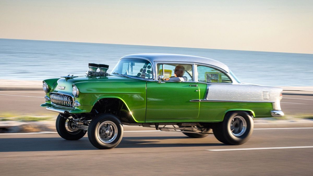 Hot - The 29th annual Cruisin' the Coast brought over 10,000 classics ...