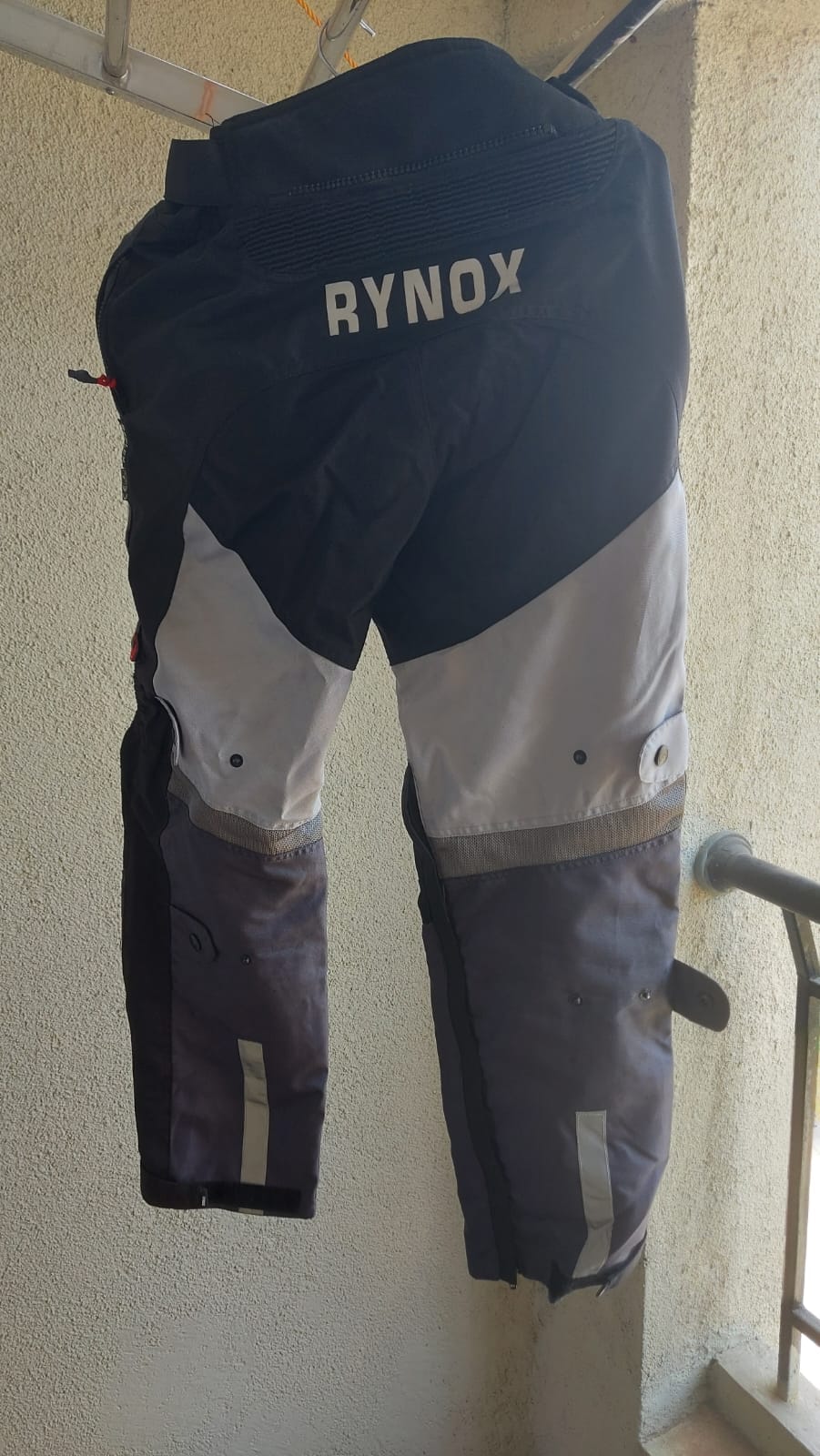 Dirtsack Gypsy - 3500 Rynox stealth evo 2 riding pant (armours