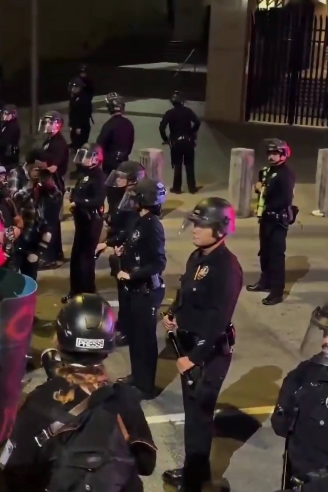 Christina - #BreakingNews LAPD In Riot gear... hundreds of Anti-Ice ...