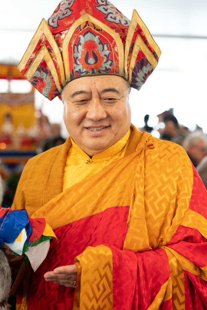 Vang - Shechen Rabjam Rinpoche, sinh năm 1967, là cháu ngoại và vị kế ...