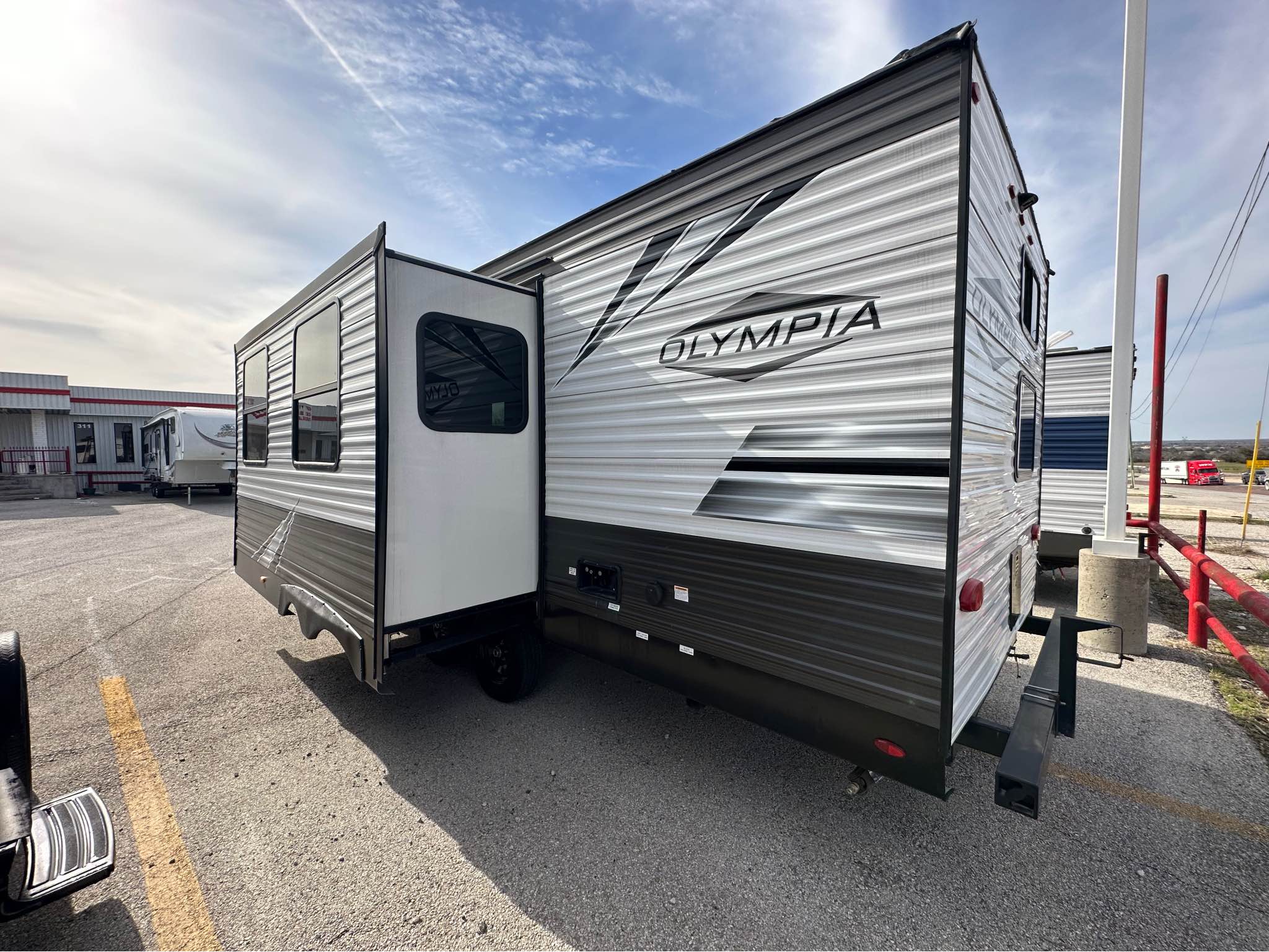 2022 Highland Ridge olympia 26bh - RVs & Campers - Decatur, Texas