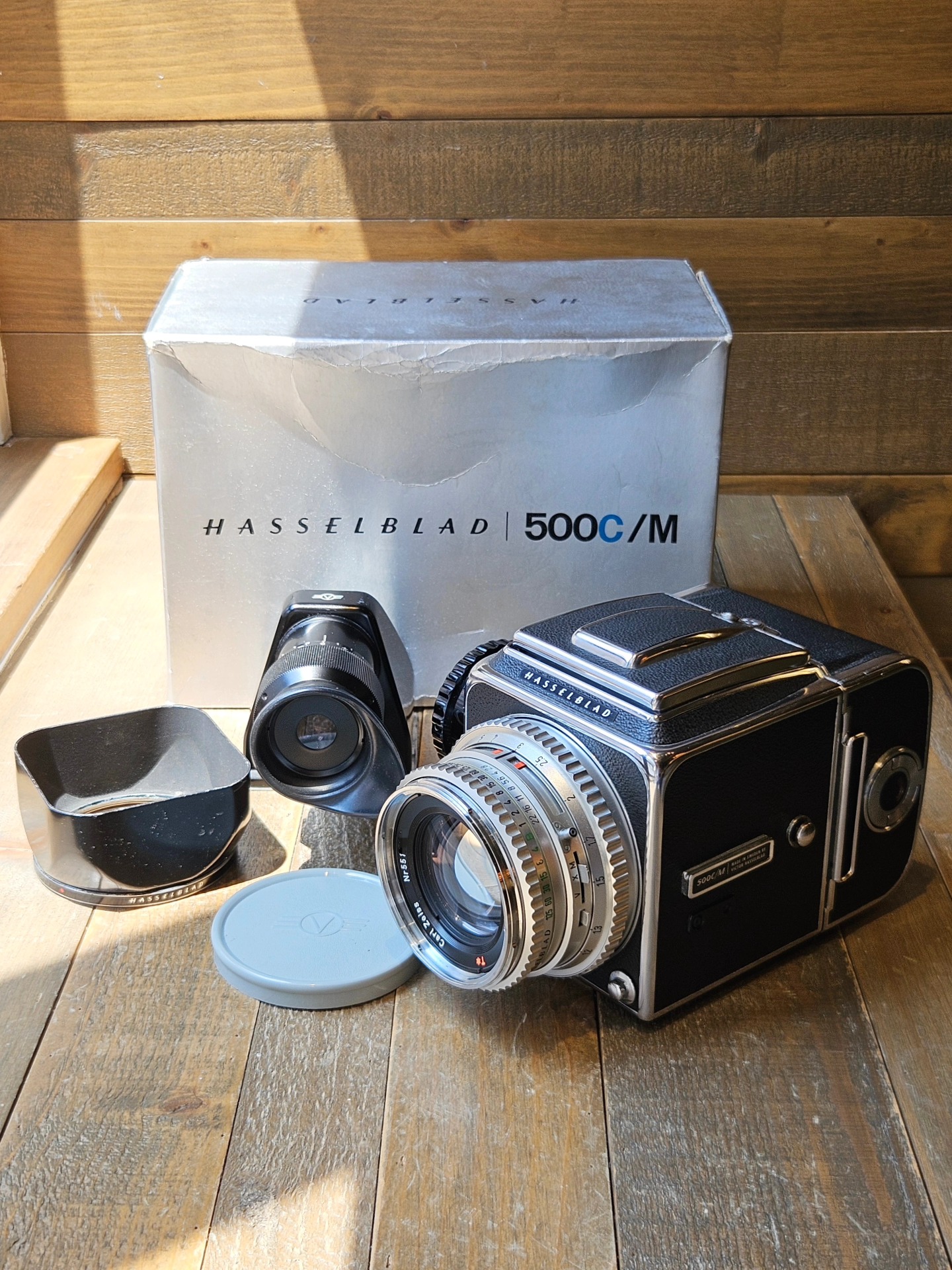 Hasselblad 500C/M - Chrome with Carl Zeiss Planar C 80mm F2.8 T 