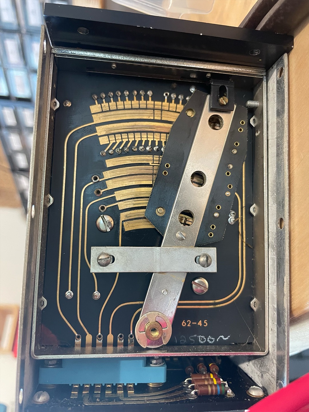 山水 This is circuit archaeology in action. Our resident researcher and