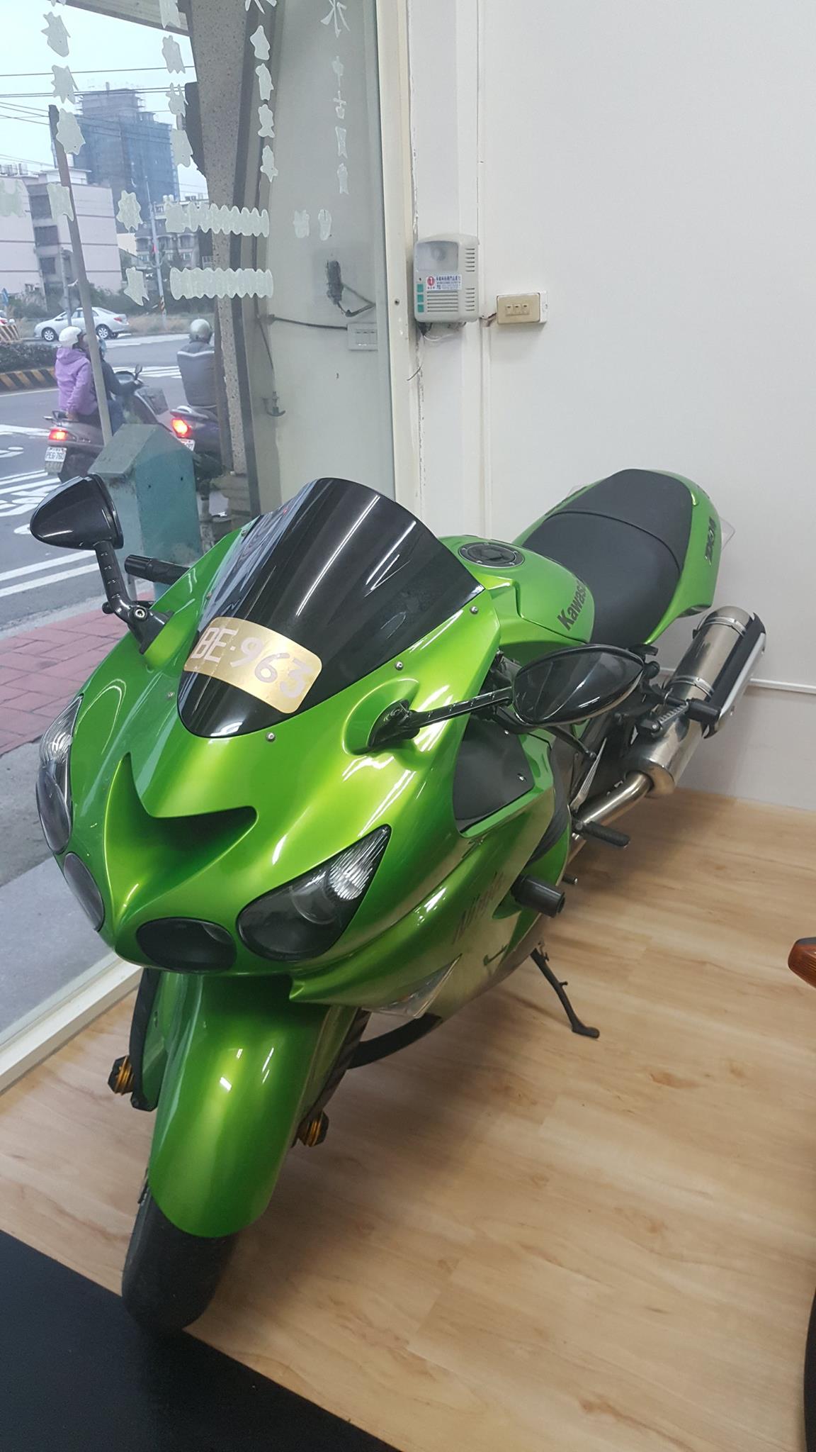 出售] 車輛名稱：Kawasaki ZX-14 R 出廠年份：2006.09 使用里程：37520