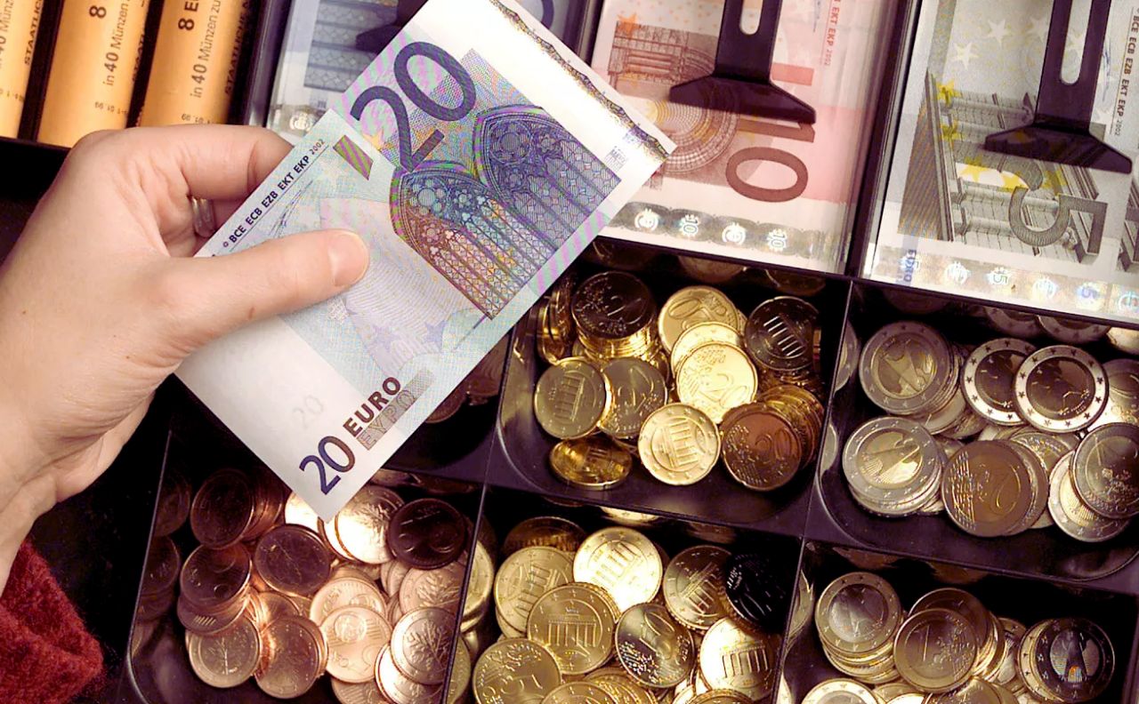 Novinite.com - Paying in levs or euros in January 2026: Change in ...