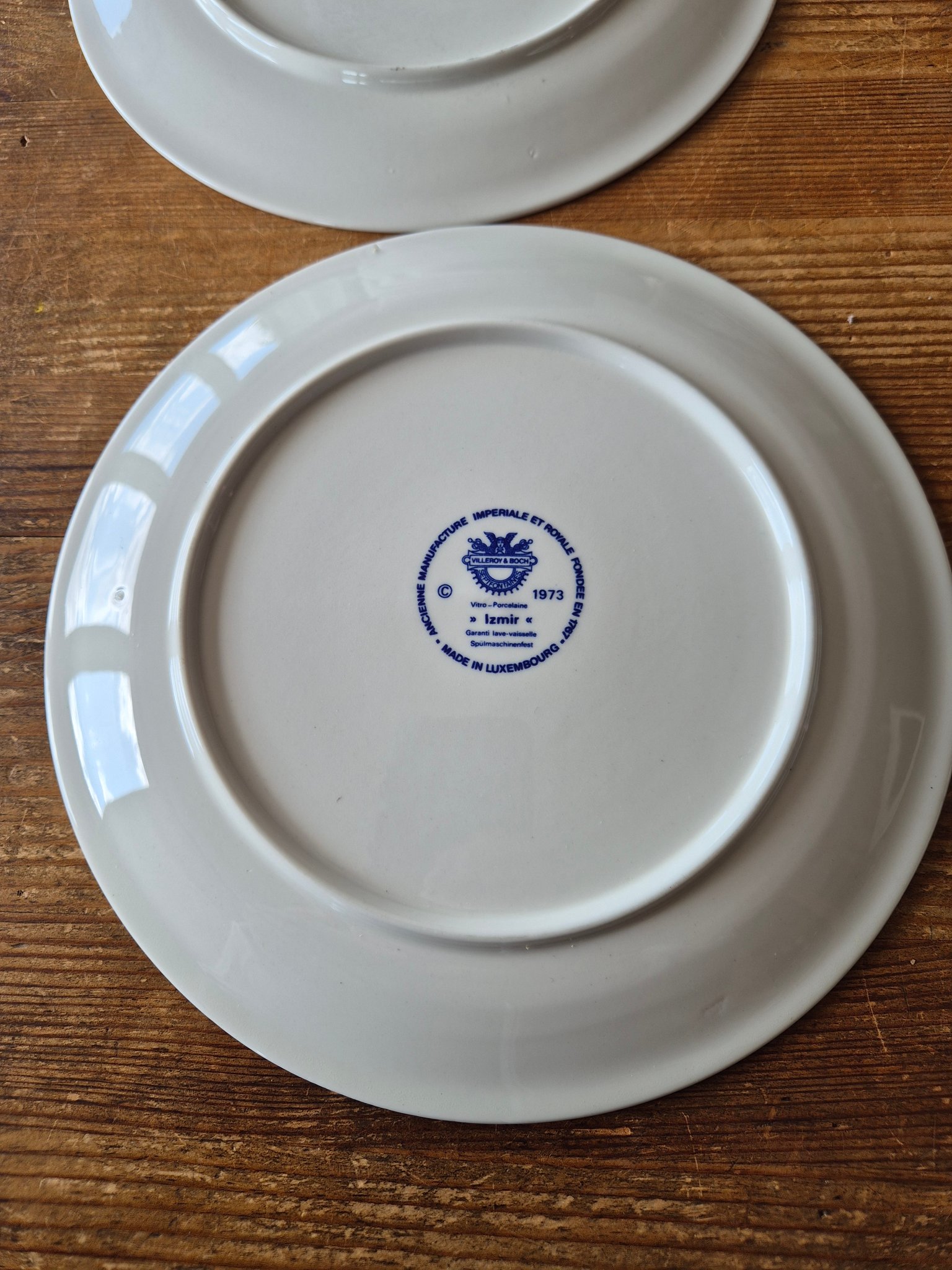 Six assiettes à dessert incrustations or par Bernardaud