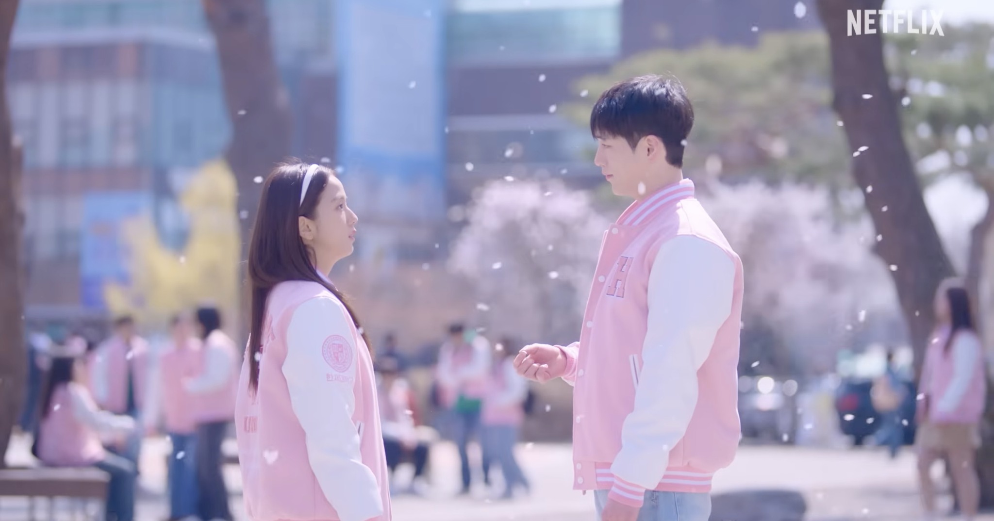 Philippine - SA’YO LAHAT ‘YAN, JISOO?! 😌😍 Netflix intrigued viewers ...