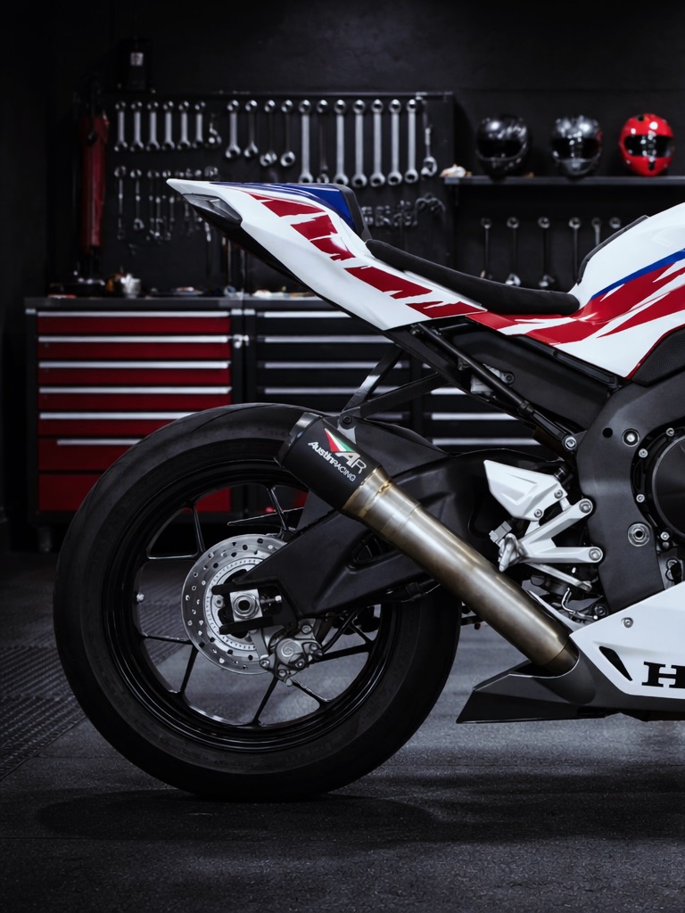 Race-bred sound. Premium titanium. The GP1R slip-on for the