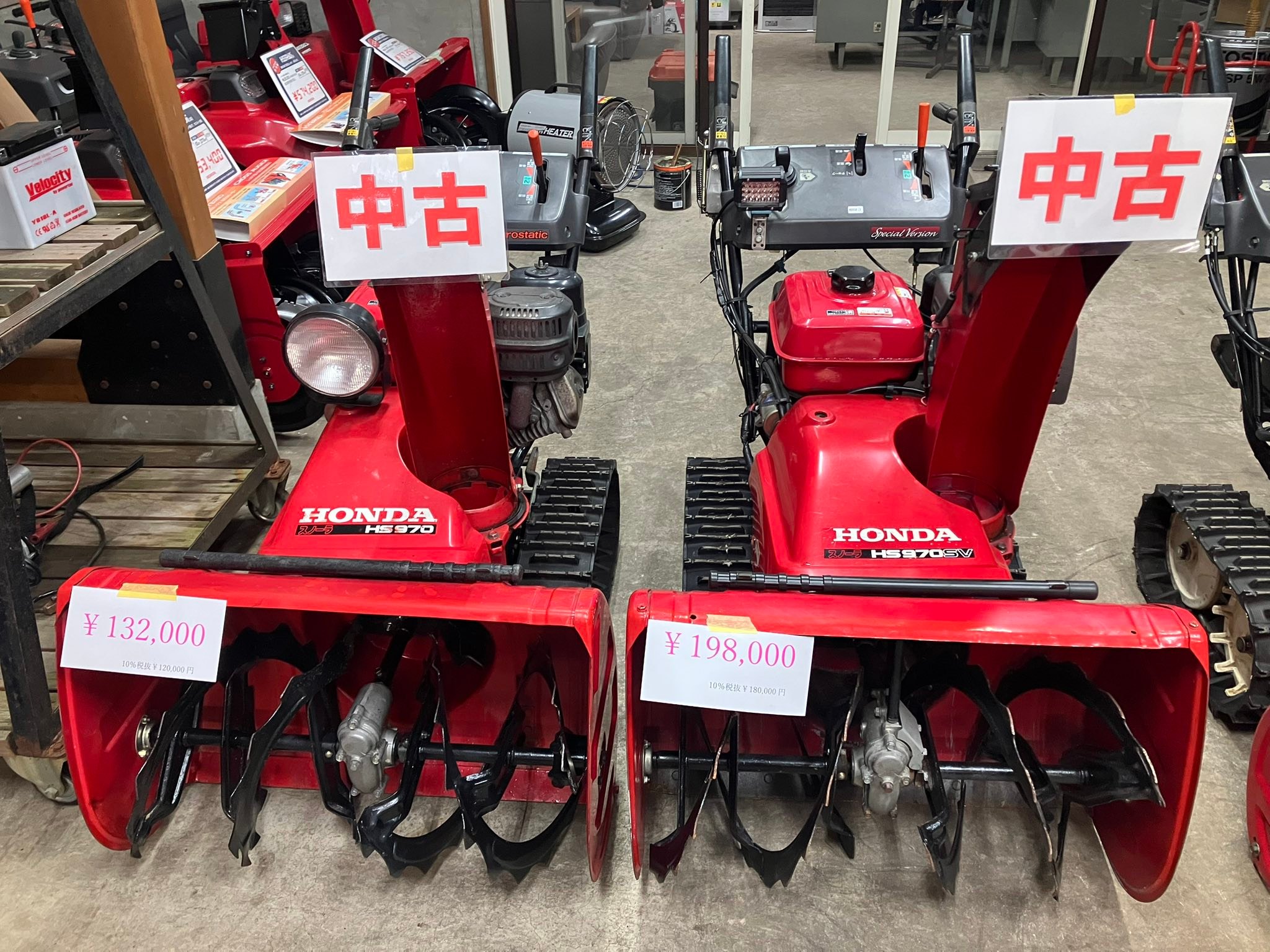 今年発表された新型除雪機の展示車が届きました。 操作がとても簡単に 
