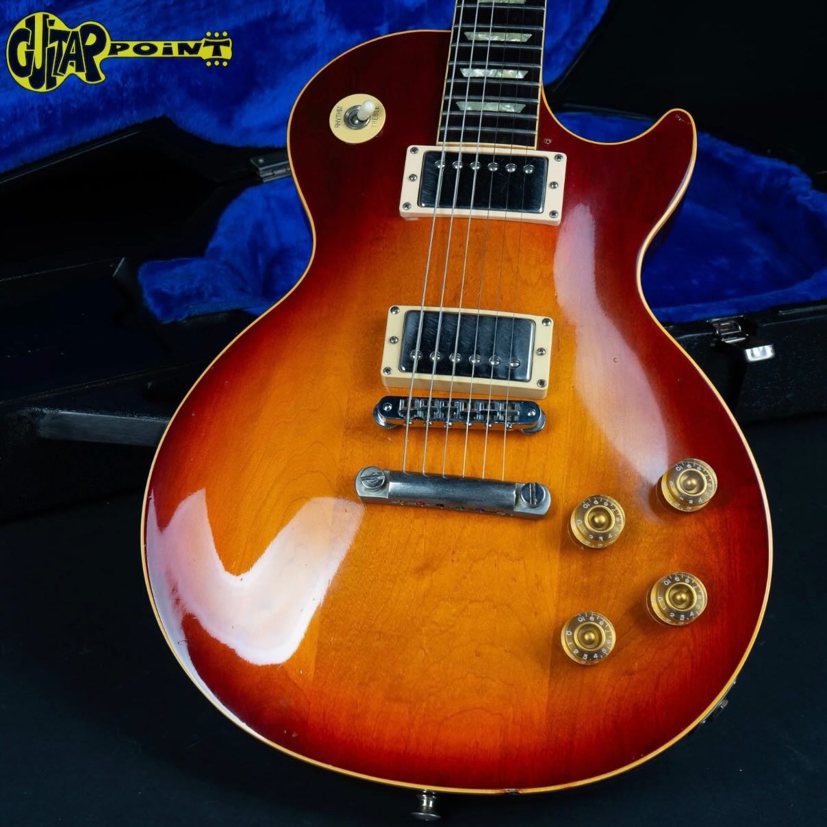 Jessica! We found another Les Paul that looks like Slashs