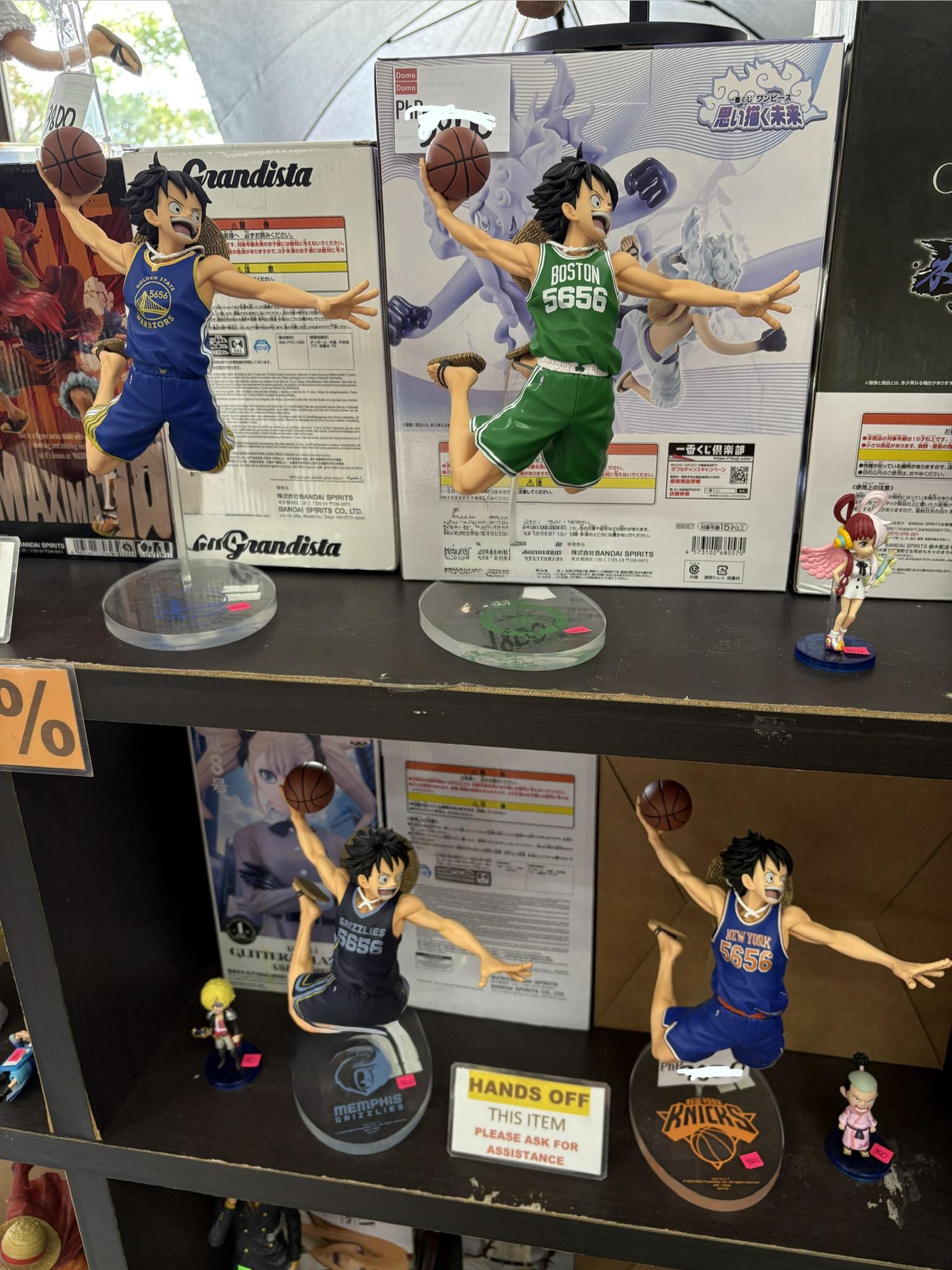 ONE PIECE × NBASMSP 【レイカーズ　ブルズ　ウォリアーズ】 Lakers and Bulls already SOLD. Still four remaining NBA x ONE
