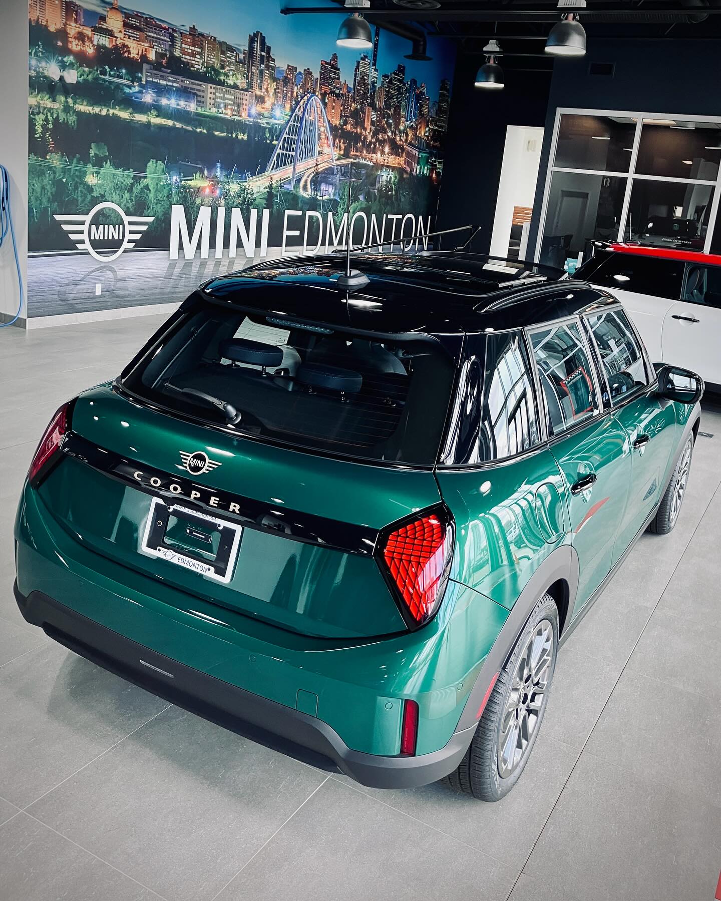 MINI - 𝐅𝐢𝐧𝐝 𝐲𝐨𝐮𝐫 𝐁𝐫𝐢𝐭𝐢𝐬𝐡 𝐑𝐚𝐜𝐢𝐧𝐠 𝐆𝐫𝐞𝐞𝐧 𝐢𝐧 𝐭𝐡𝐞 𝐘𝐄𝐆. Timeless colour ...
