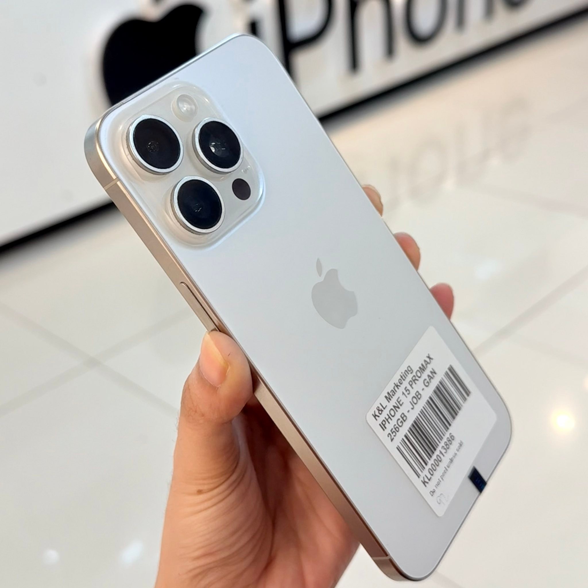 iPhone 15 Pro Max 256gb White Titanium | ₱53,999✨