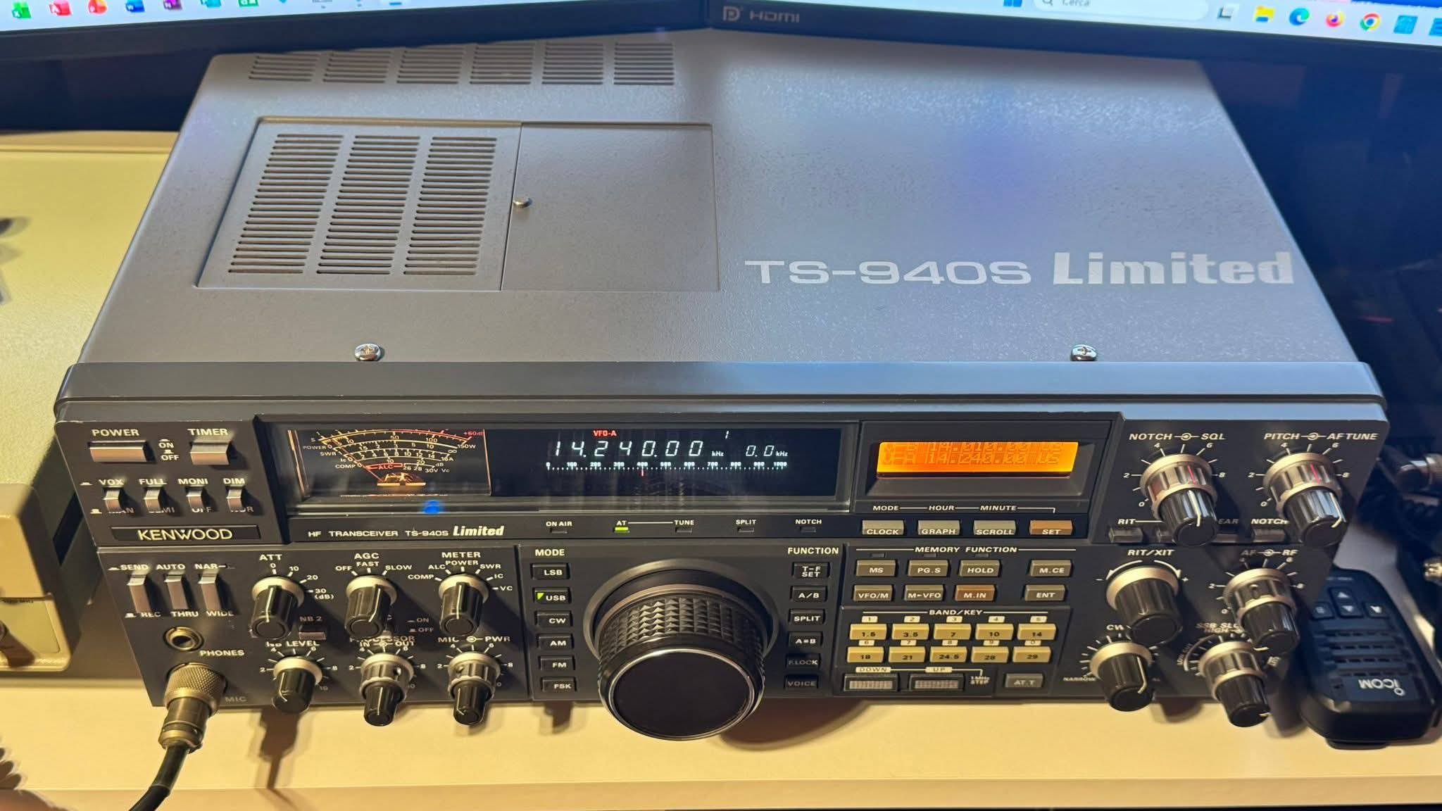 Kenwood TS-940S with built-in antenna tuner