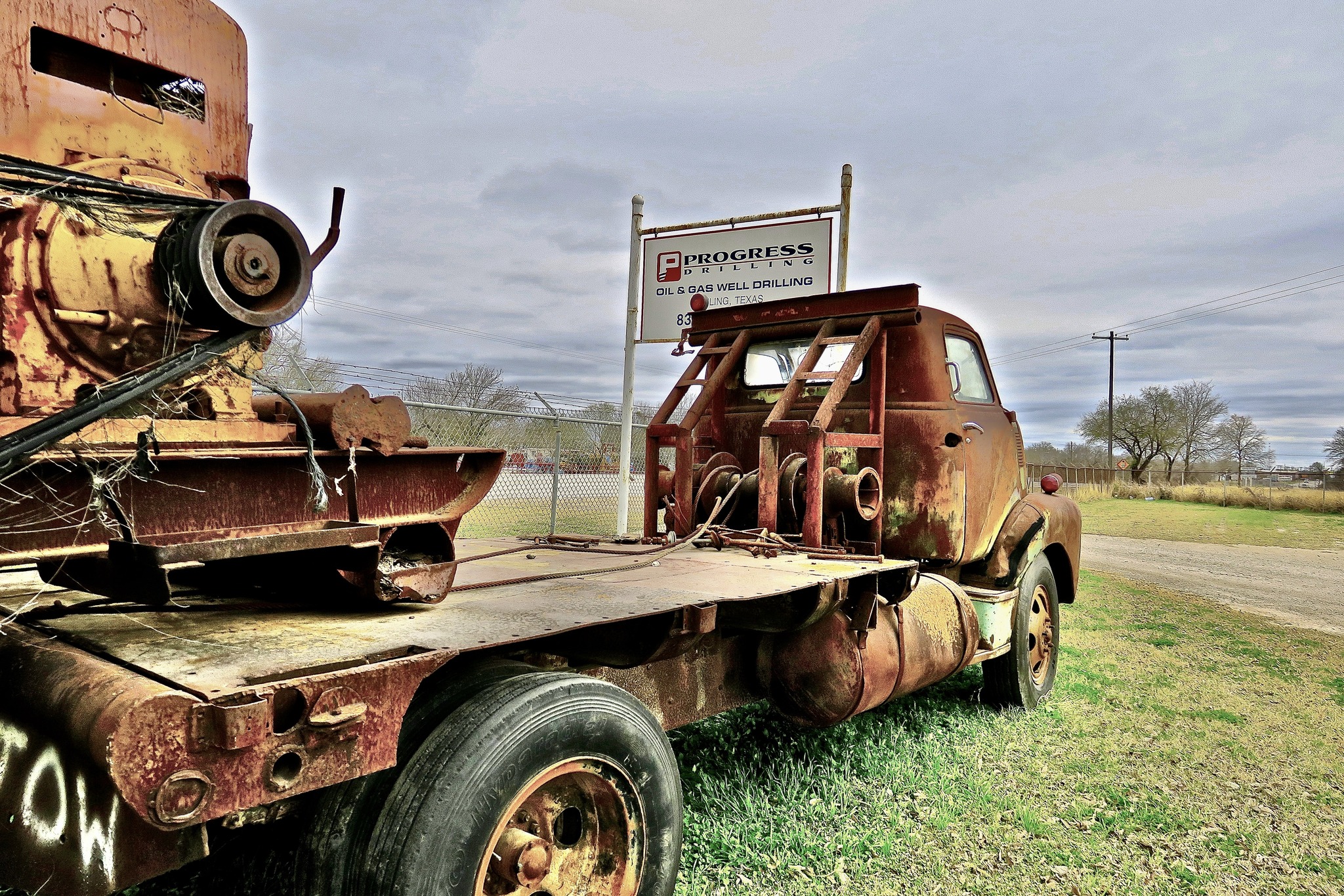 ATX - 1950ish Chevrolet COE (cab over engine) truck with a cable tool ...