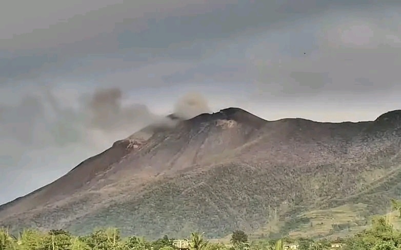 Pilipinas - KANLAON VOLCANO, 30-MINUTONG NAGBUGA NG ABO - PHIVOLCS ...