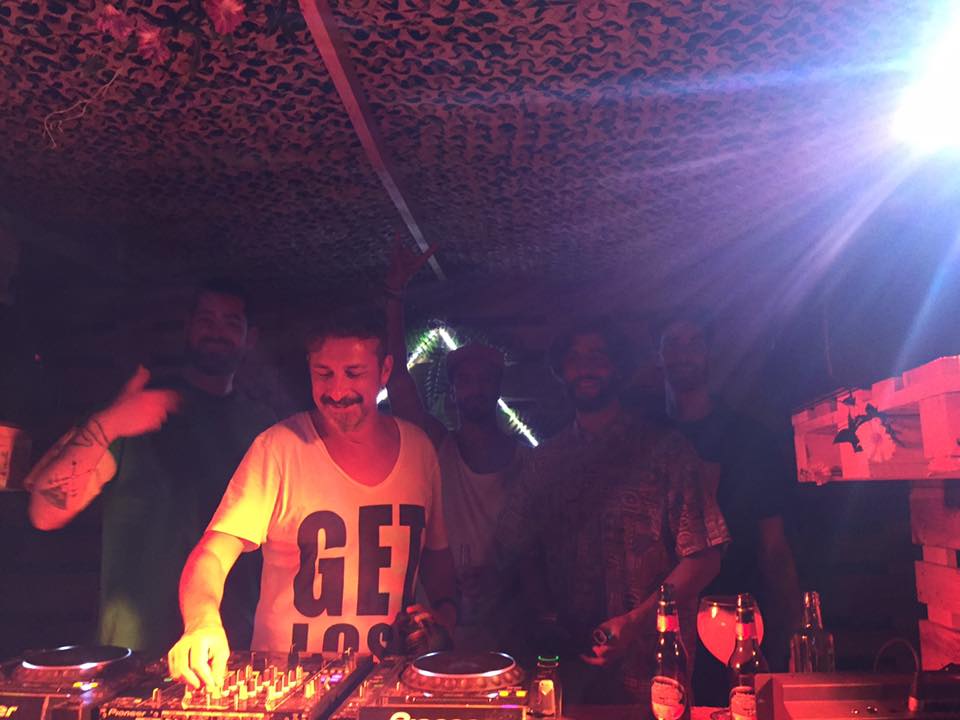 Dj Ino - 🤣 Con más peña en la cabina que Villalobos...