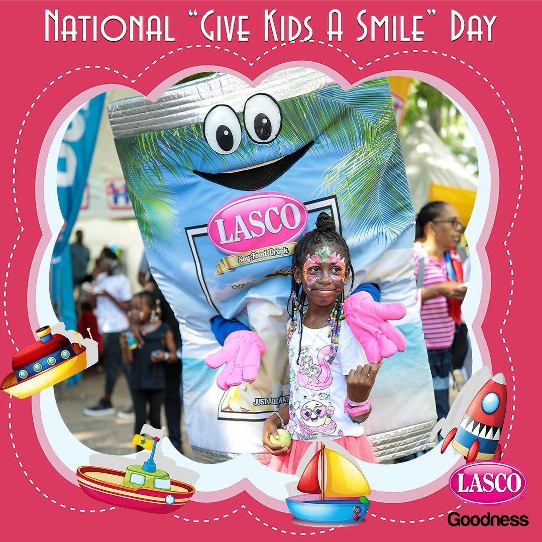 😄 Don't forget the little deeds throughout the day like smiling