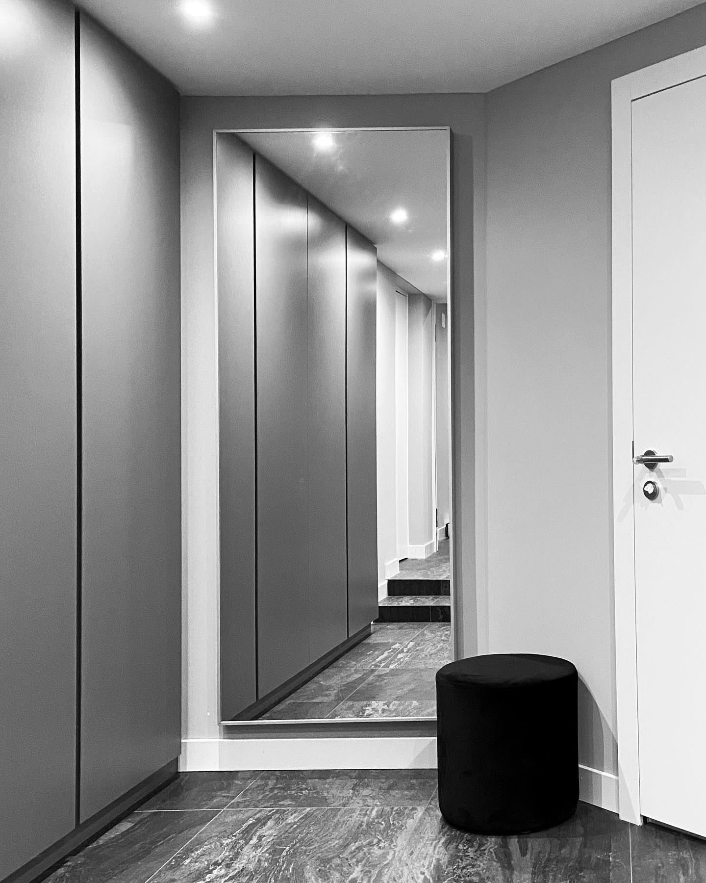 Pavlova In&D - Entrance area in minimalist style. Design...