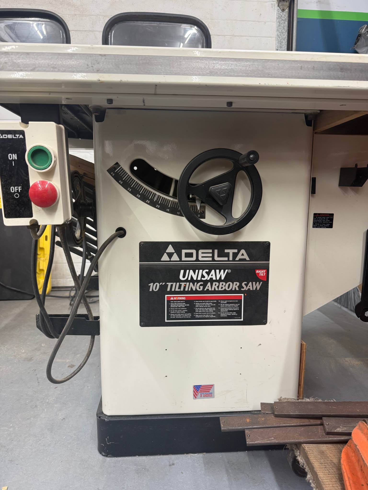 Delta Unisaw Cabinet Table Saw w/ Biesemeyer Fence + Router Table Wing ...