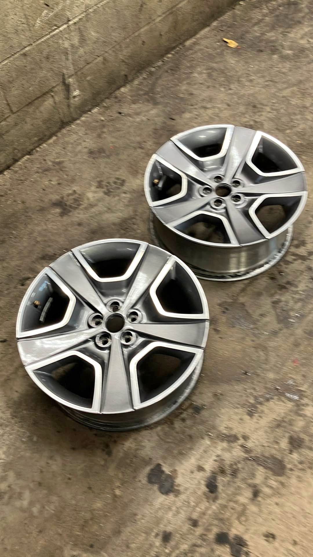 2 2011 Dodge Challenger rt wheels 20x8 - Car Wheels, Tires & Parts ...