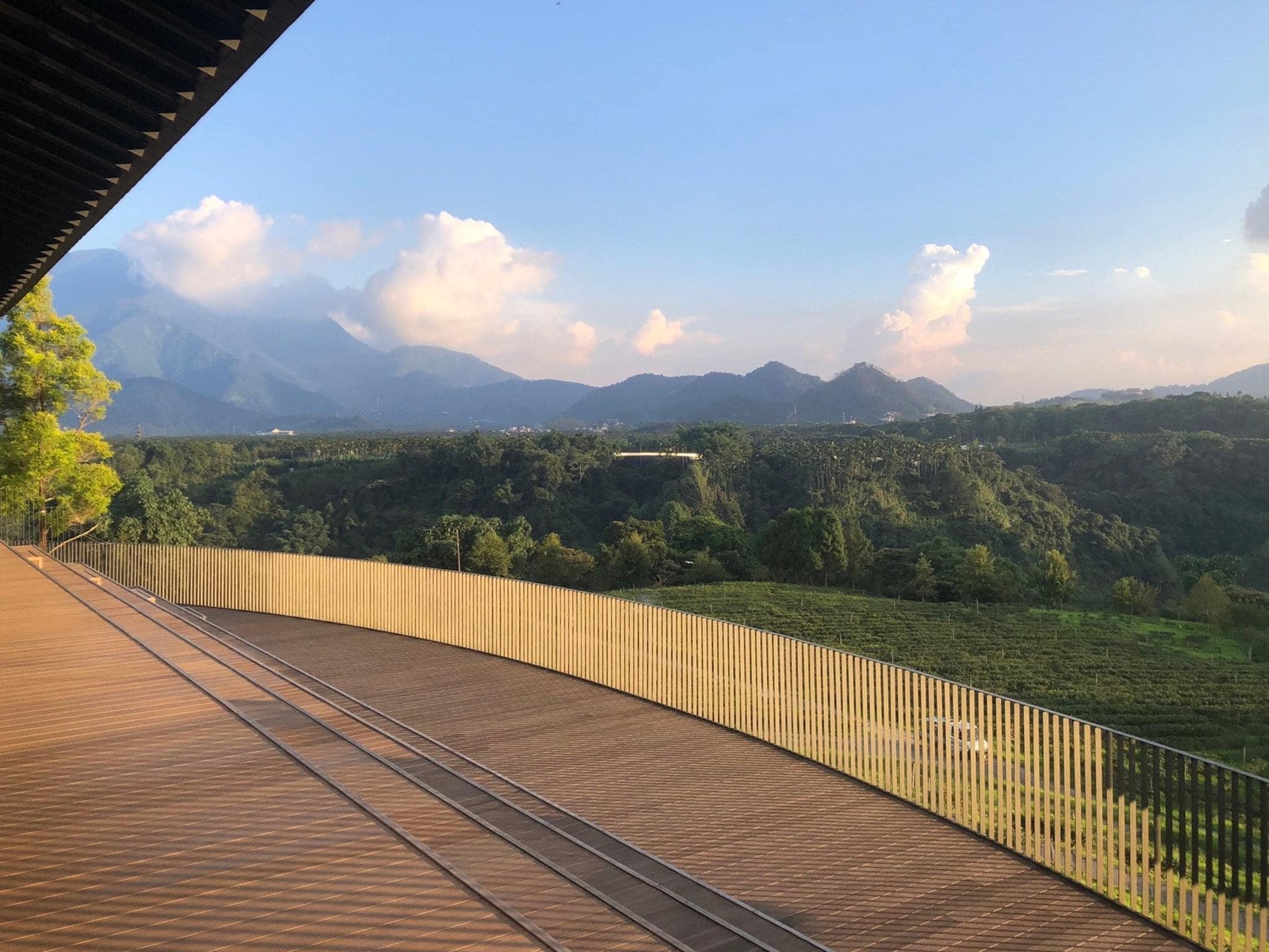 鹿篙咖啡莊園 - 午後只想放鬆，遠離塵囂 手中一瓶冷萃咖啡，遠眺鹿篙美景 這也是種另類的人生享受 {冷萃日曬}... | Facebook
