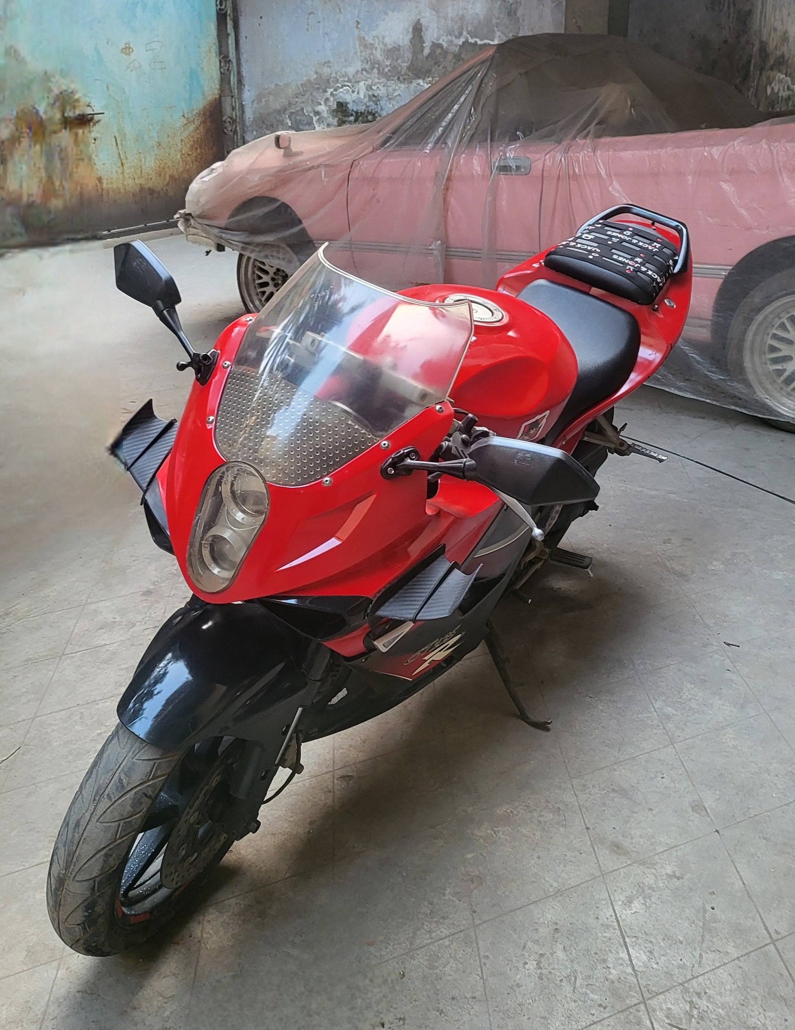 べ Hyosung GTR 1st model which is replica of the Hayabusa. Extremely