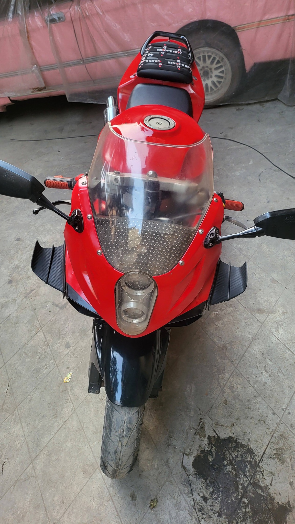 Hyosung GTR 1st model which is replica of the Hayabusa. Extremely