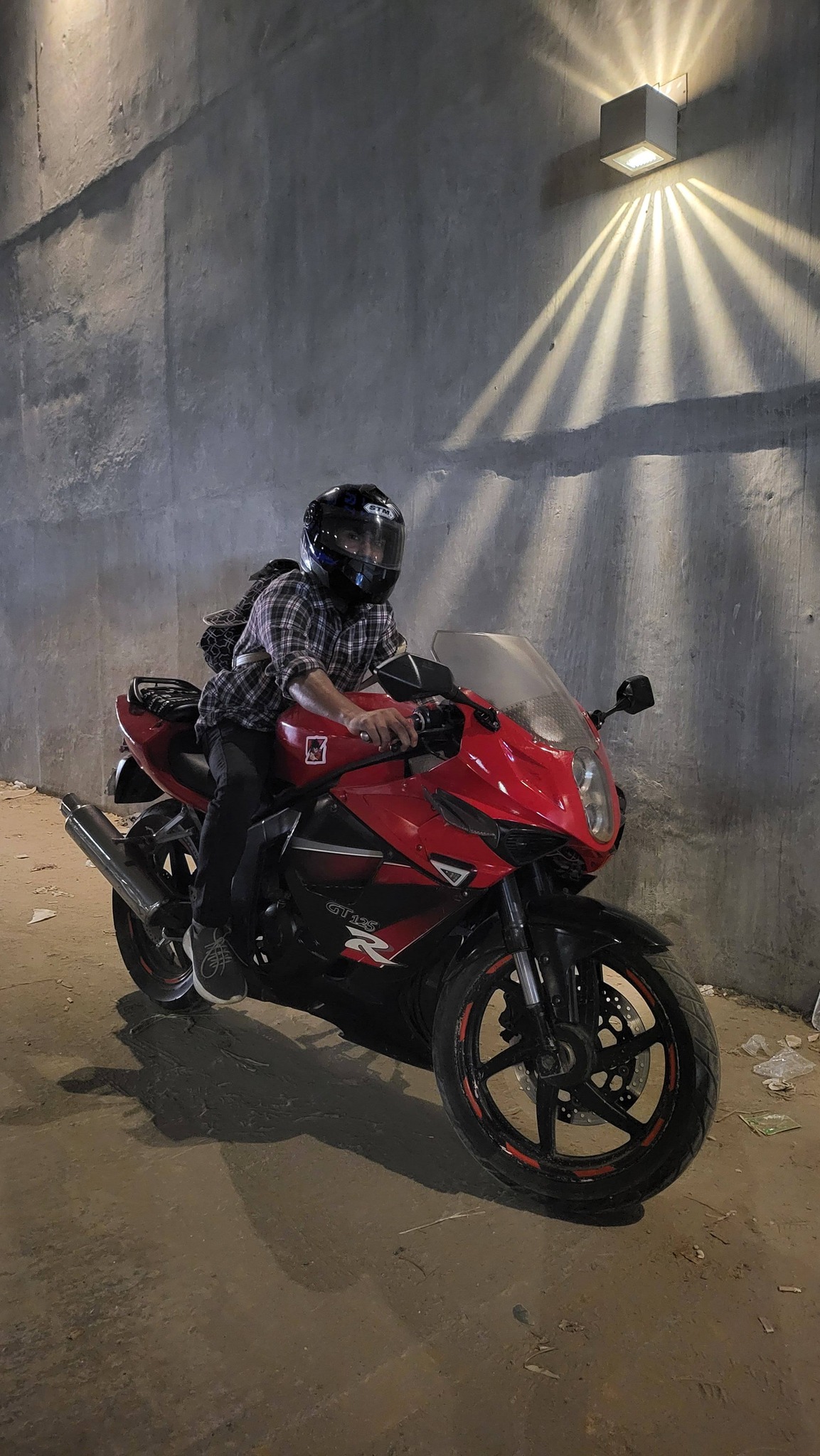 Hyosung GTR 1st model which is replica of the Hayabusa. Extremely