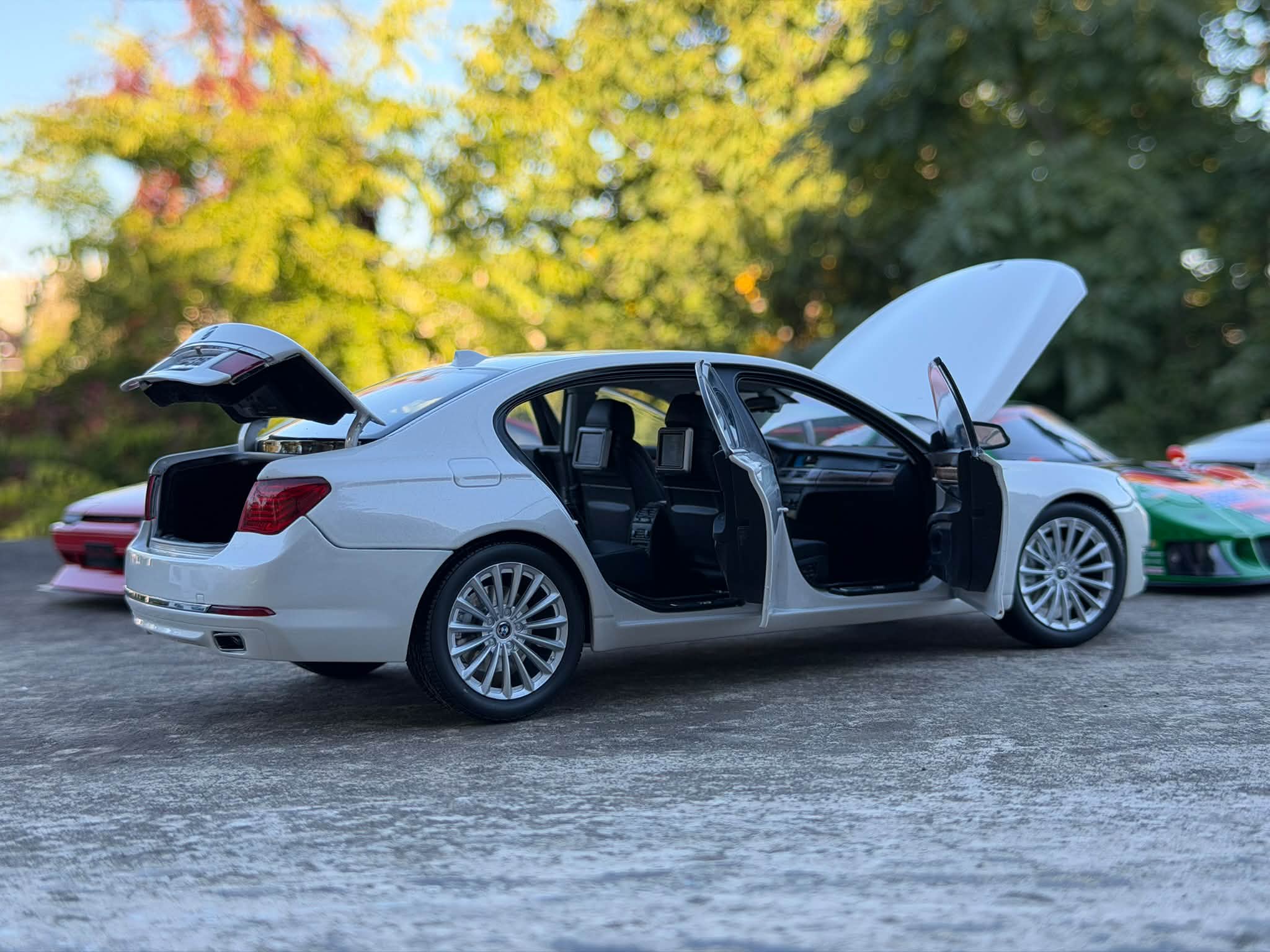 BMW 750Li F02 by Kyosho 1:18