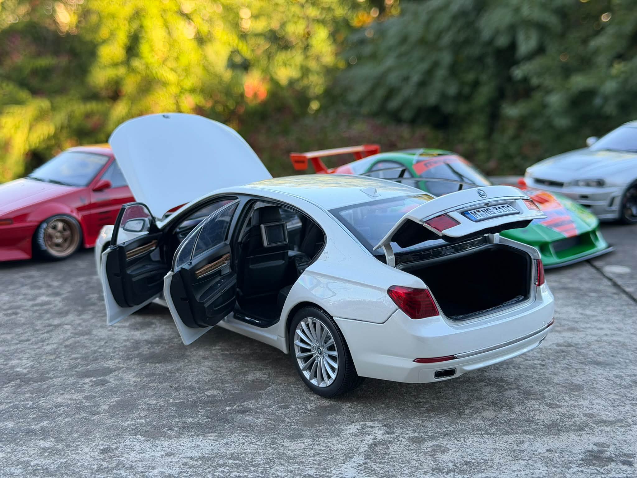 BMW 750Li F02 by Kyosho 1:18