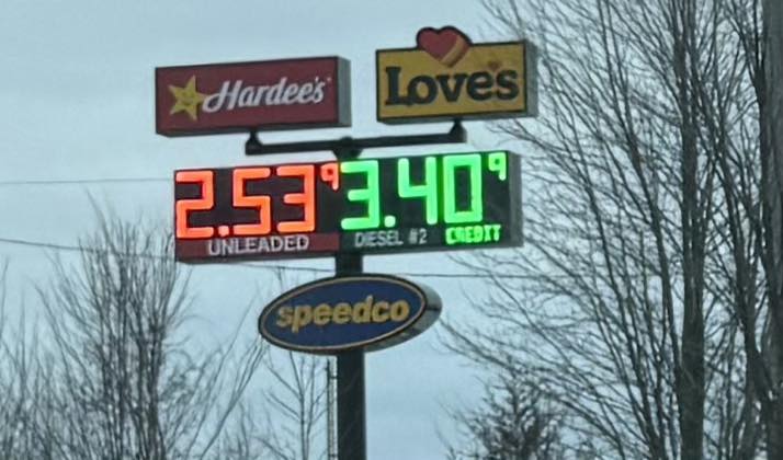 Gas price check (unleaded) Love's Travel Stop 6560 Dixie Hwy, Bridgeport,  MI ⛽️ $2.37 (2.27 with the loves card) Speedway 5480 Dixie Hwy, Bridgeport,  MI ⛽️ $2.87 BP 408 South Michigan Avenue,
