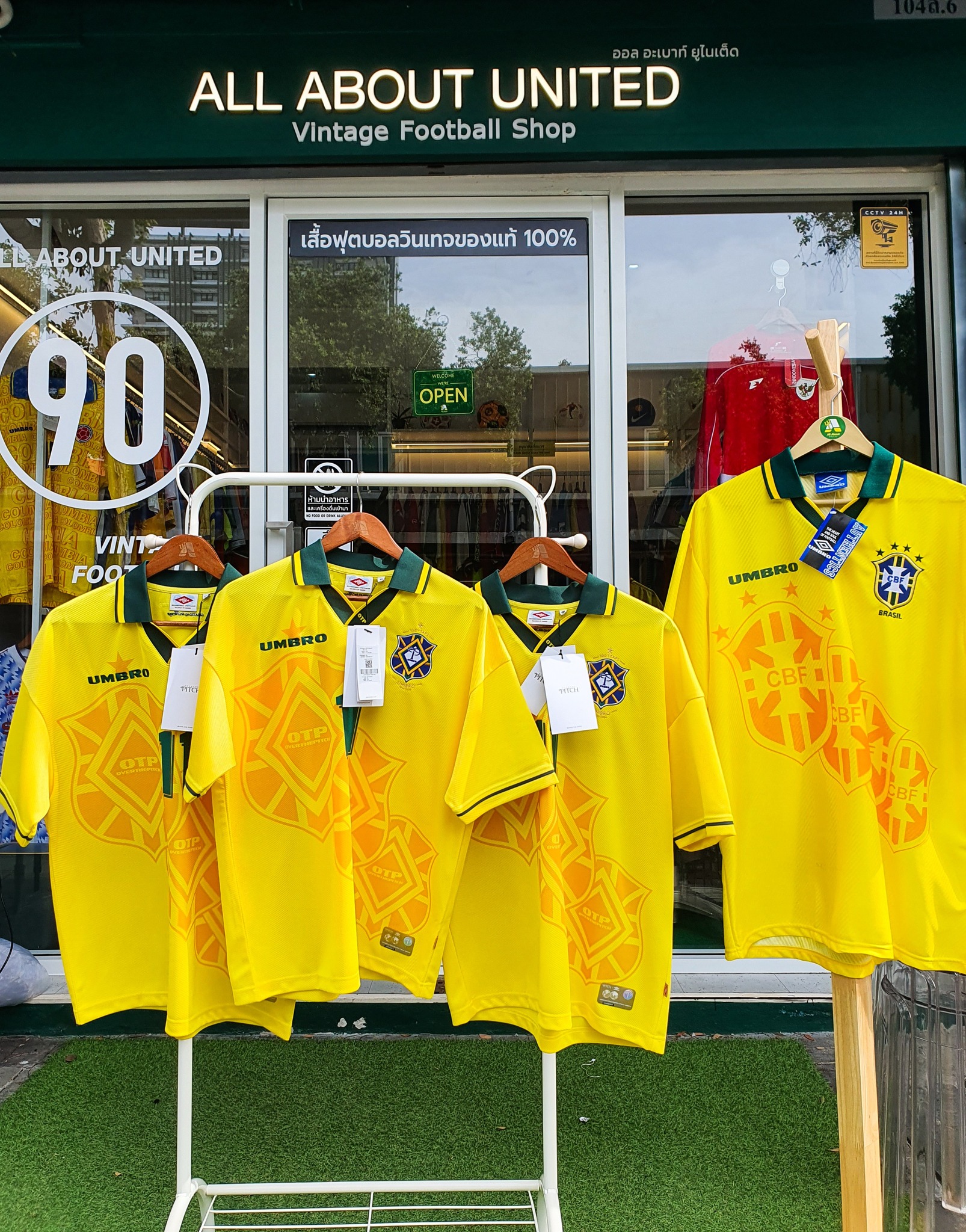 ที่นี่ Brazil ?????? ? Umbro x Over the Pitch ? 10th 