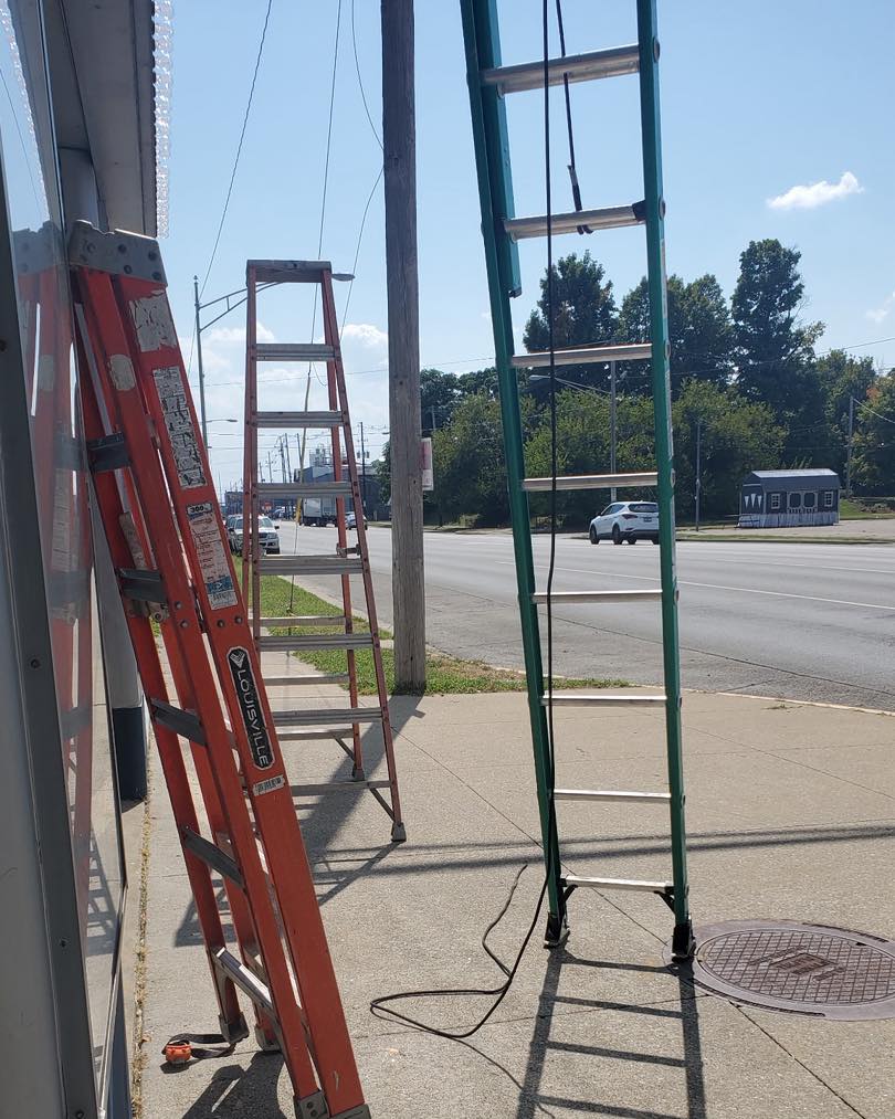 Evansville - The Ladders are already lining up to see their friends ...