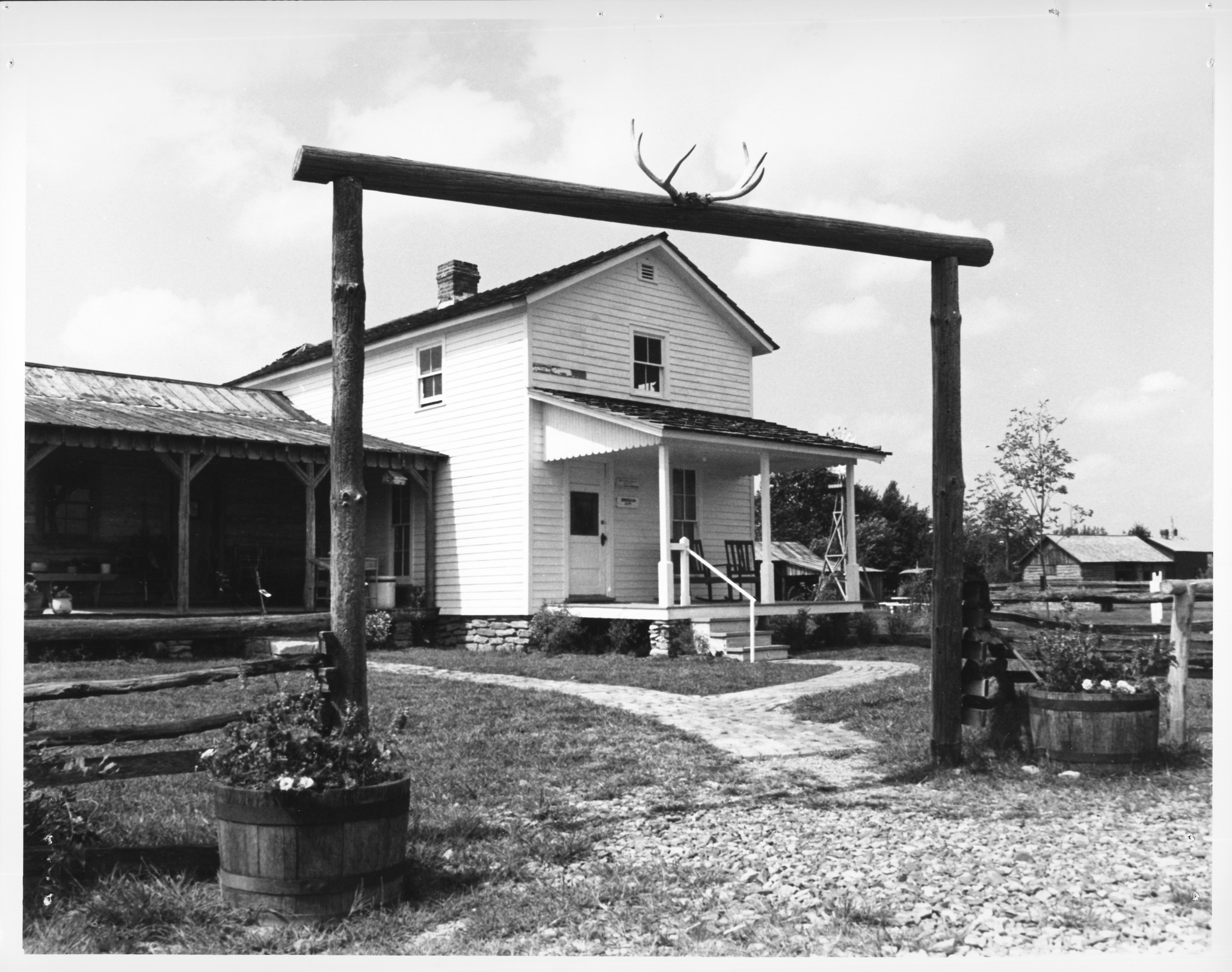 Missouri - House Exterior, Red Oak II, circa 1990s, Commerce and 
