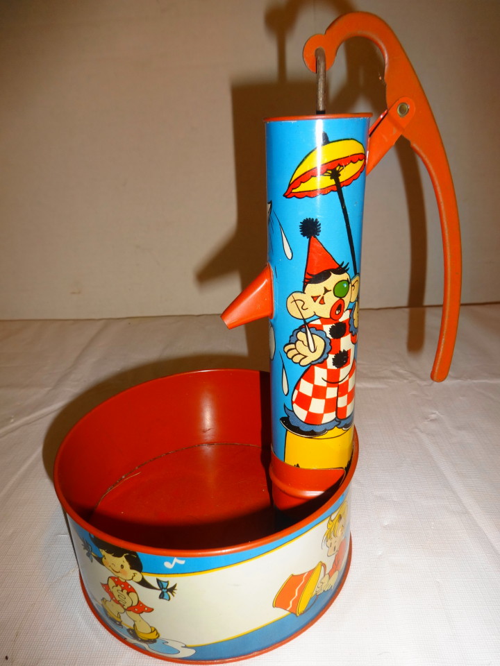 1950s Tin Litho WATER PUMP Sand Toy by Ohio Art. This is beautiful