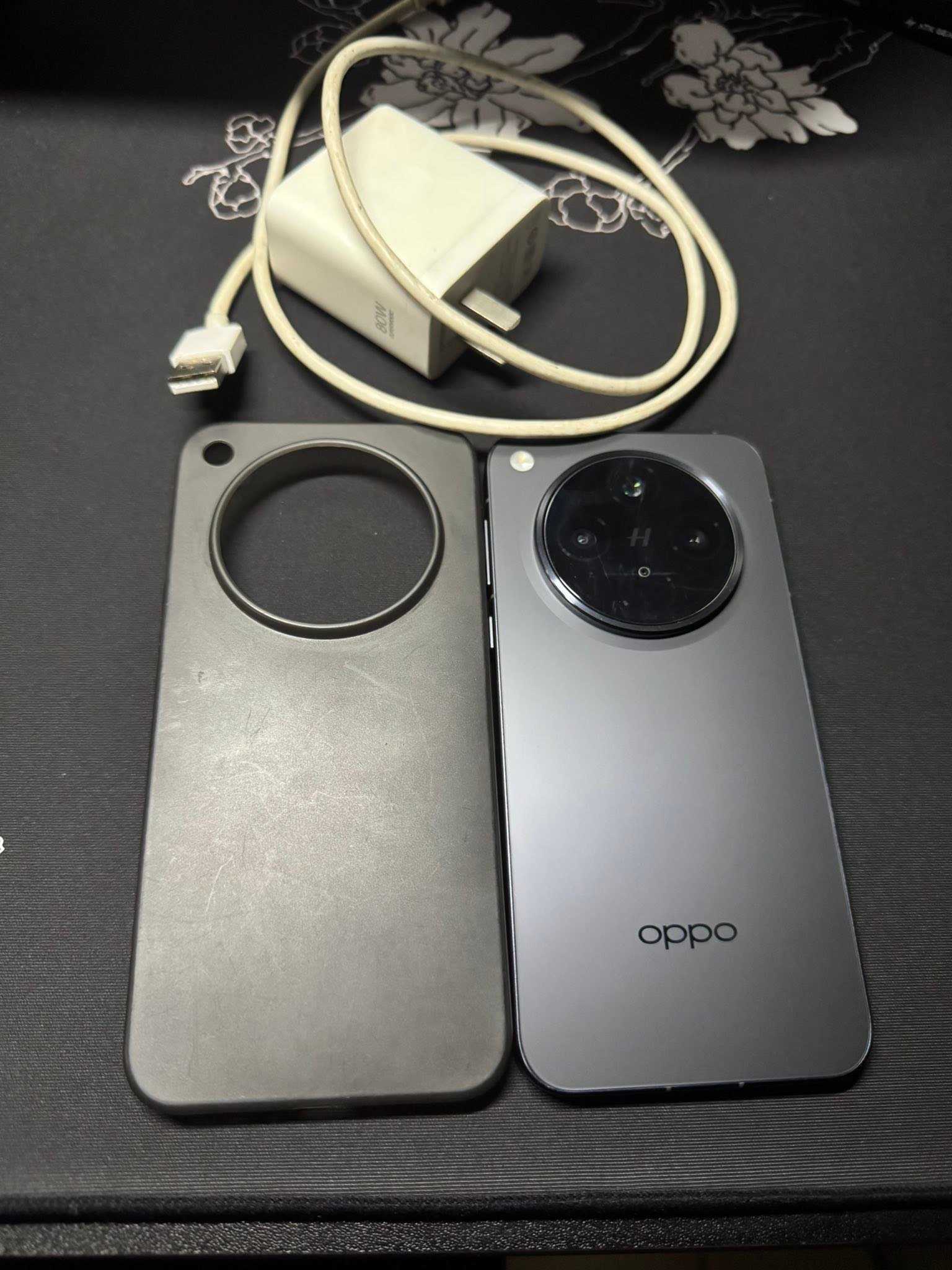 E cần bán oppo find x8s+ 12/256 màu đen Tình trạng: k lỗi lầm 