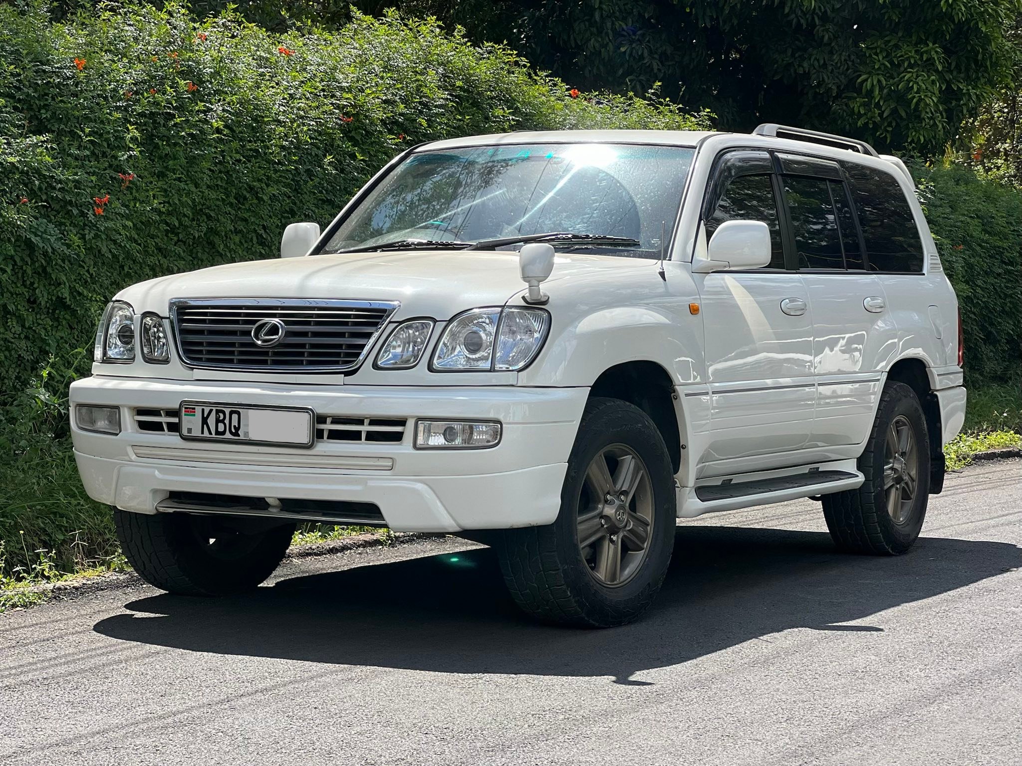 Toyota Landcruiser Cygnus Year 2005 Pearl White 7 Seater