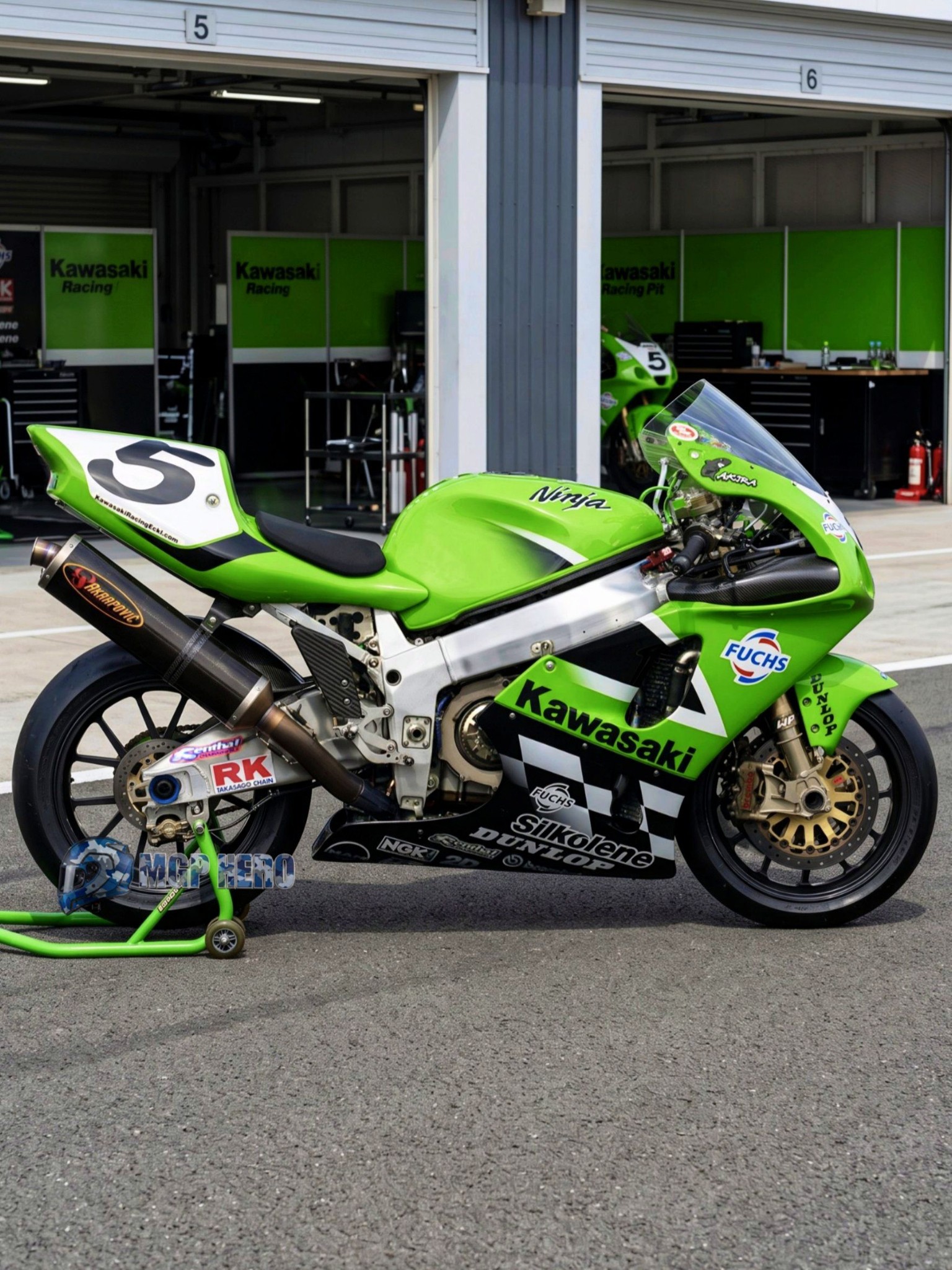 Kawasaki ZX-7RR ex Akira Yanagawa (1997)