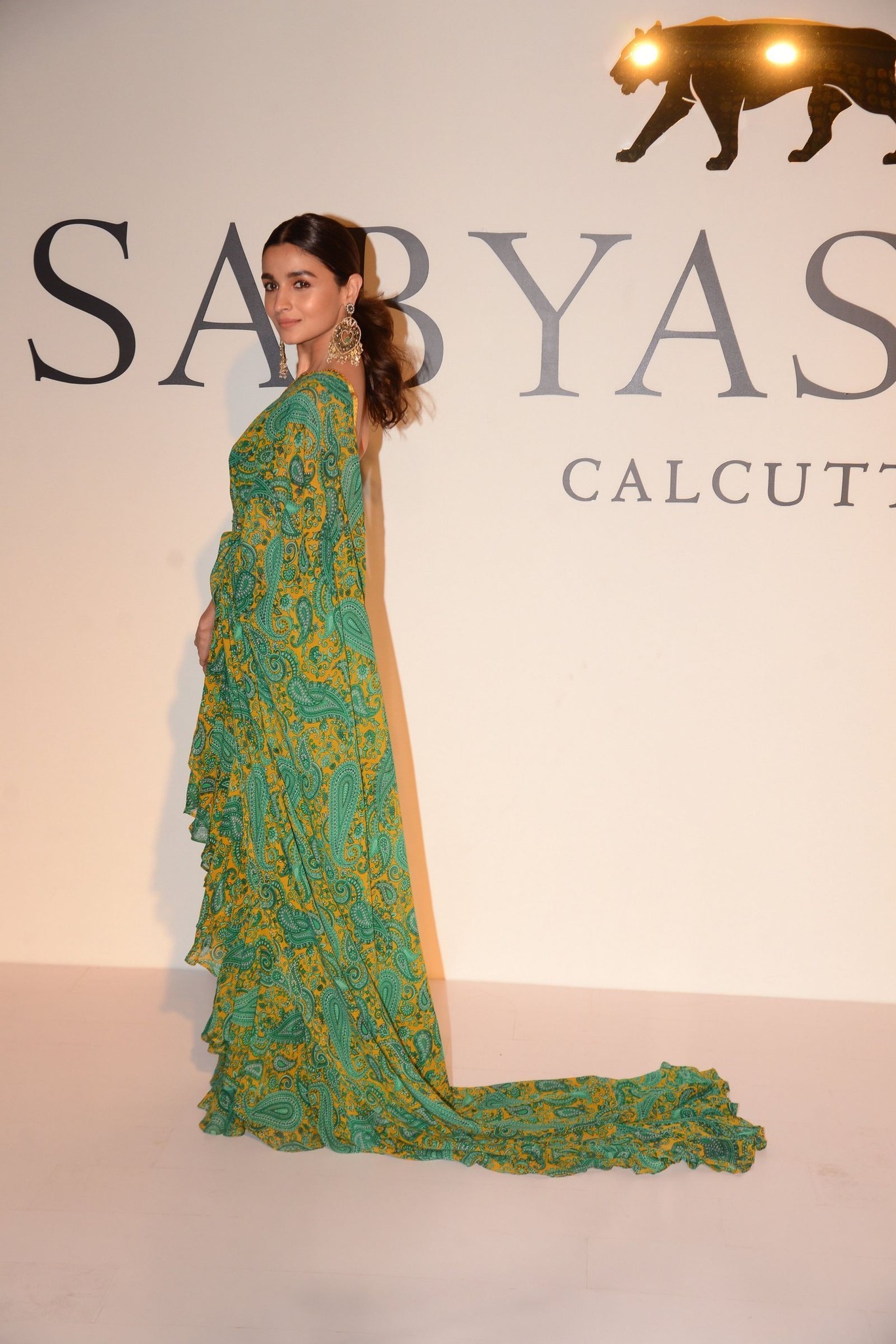 alia bhatt green dress 🔗: https://vogueindia.visitlink.me/q4fUI- 7 times showed you how to make a statement in a sari best Brisbane bridal