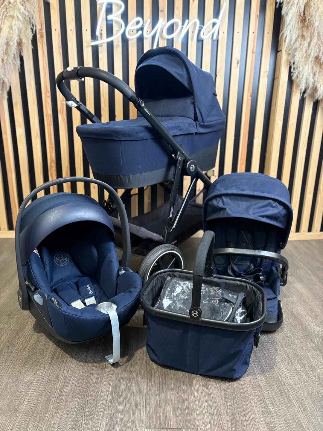 red maclaren double stroller Quest FINISH:Basketweave (+ $5) The North Face Borealis 6/2024
