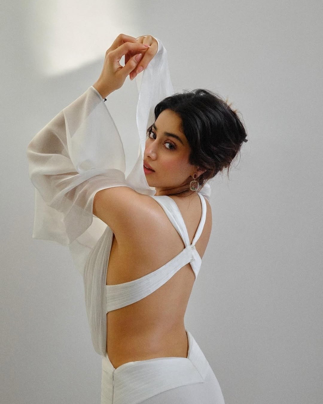 jhanvi kapoor backless dress Elegance meets effortless charm! Janhvi looks absolutely stunning in this graceful look—pure beauty with a touch of class. 🤍🔥 #JanhviKapoor #Elegance #BollywoodStyle #BeautyInWhite #Stunning #FashionGoals #CelebStyle #TrendingNow white tulle flower girl dresses miami bachelorette party | Color:Victorian Rose